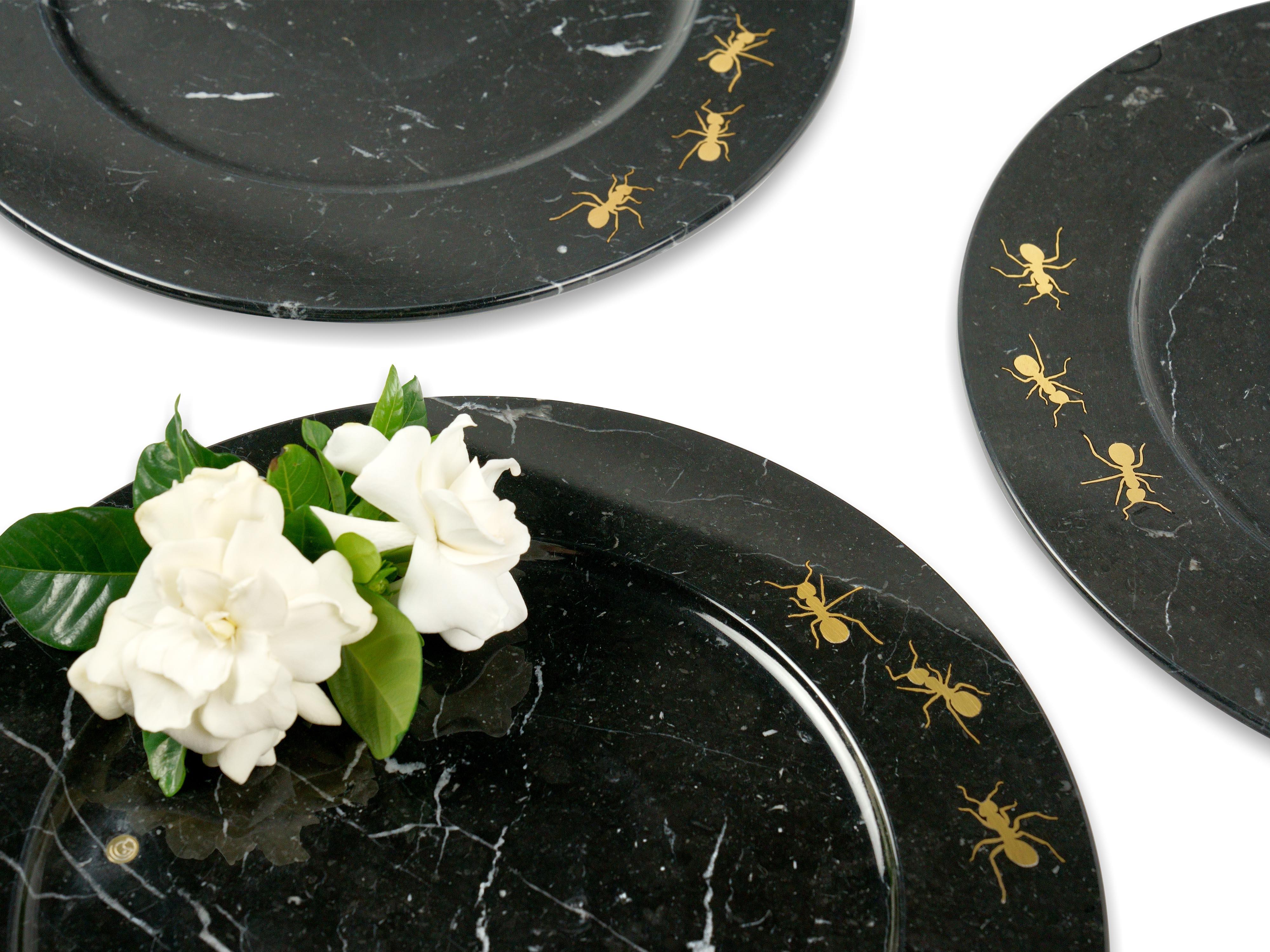 Plato Cargador Platos Vajilla Marquinia Negro Mármol Latón Incrustaciones Hecho a Mano en Nuevo estado para la venta en Ancona, Marche