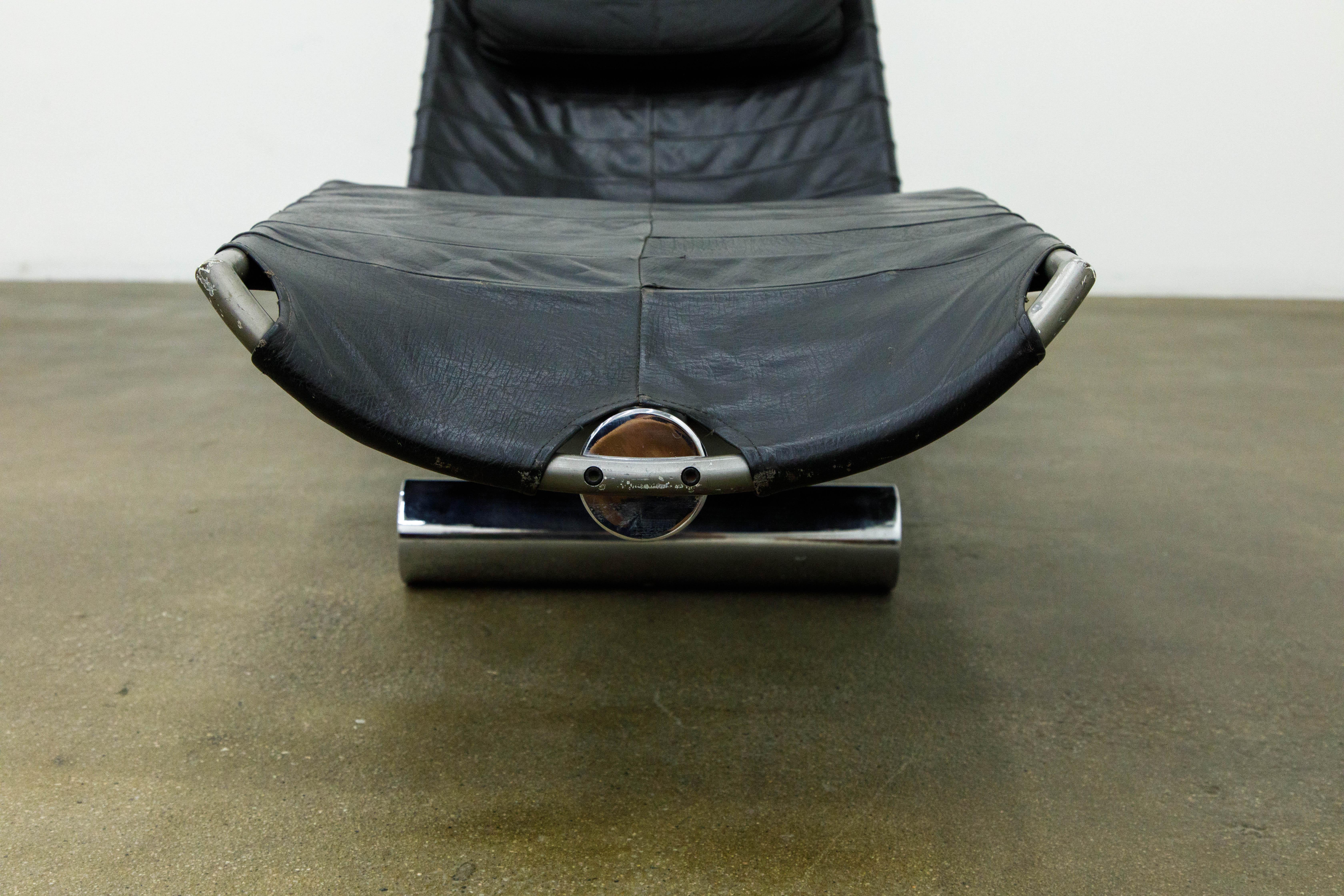 Steel 'Chariot' Leather Chaise Lounge by Paul Tuttle for Strassle International c 1972 For Sale