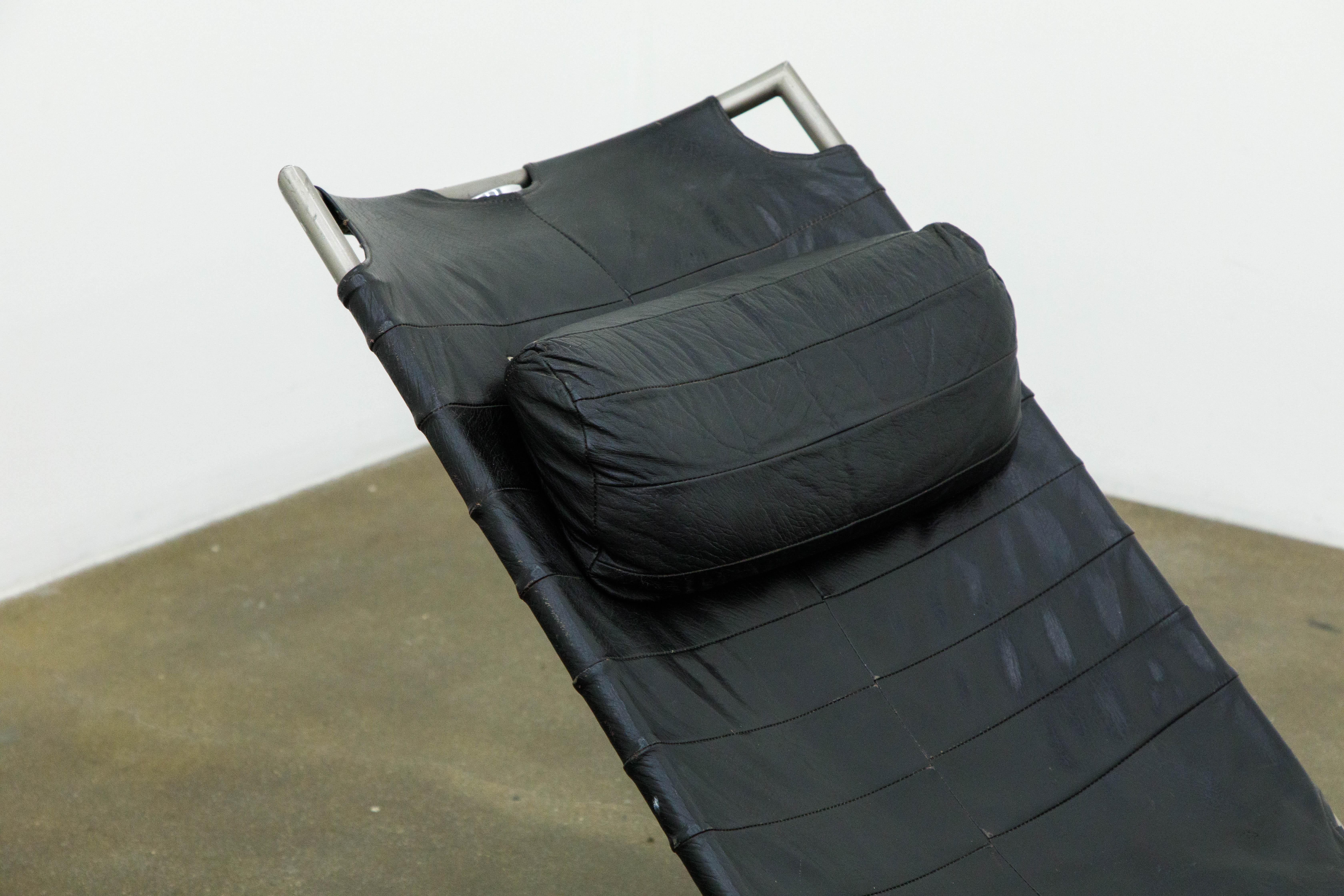 'Chariot' Leather Chaise Lounge by Paul Tuttle for Strassle International c 1972 For Sale 1