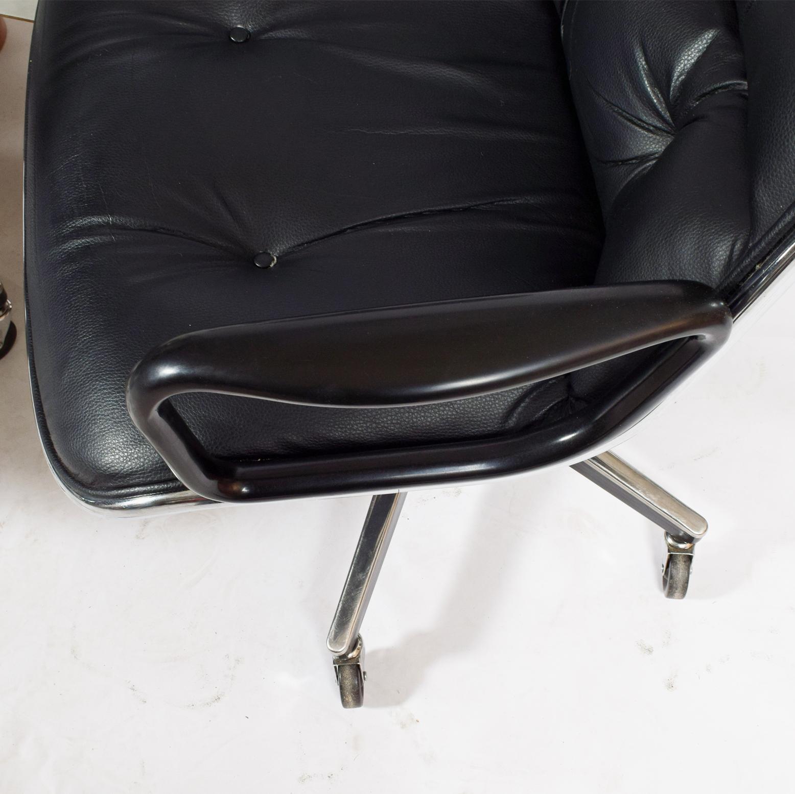 Charle Pollock Executive Office Armchair for Knoll ONE LEFT In Good Condition In Hudson, NY