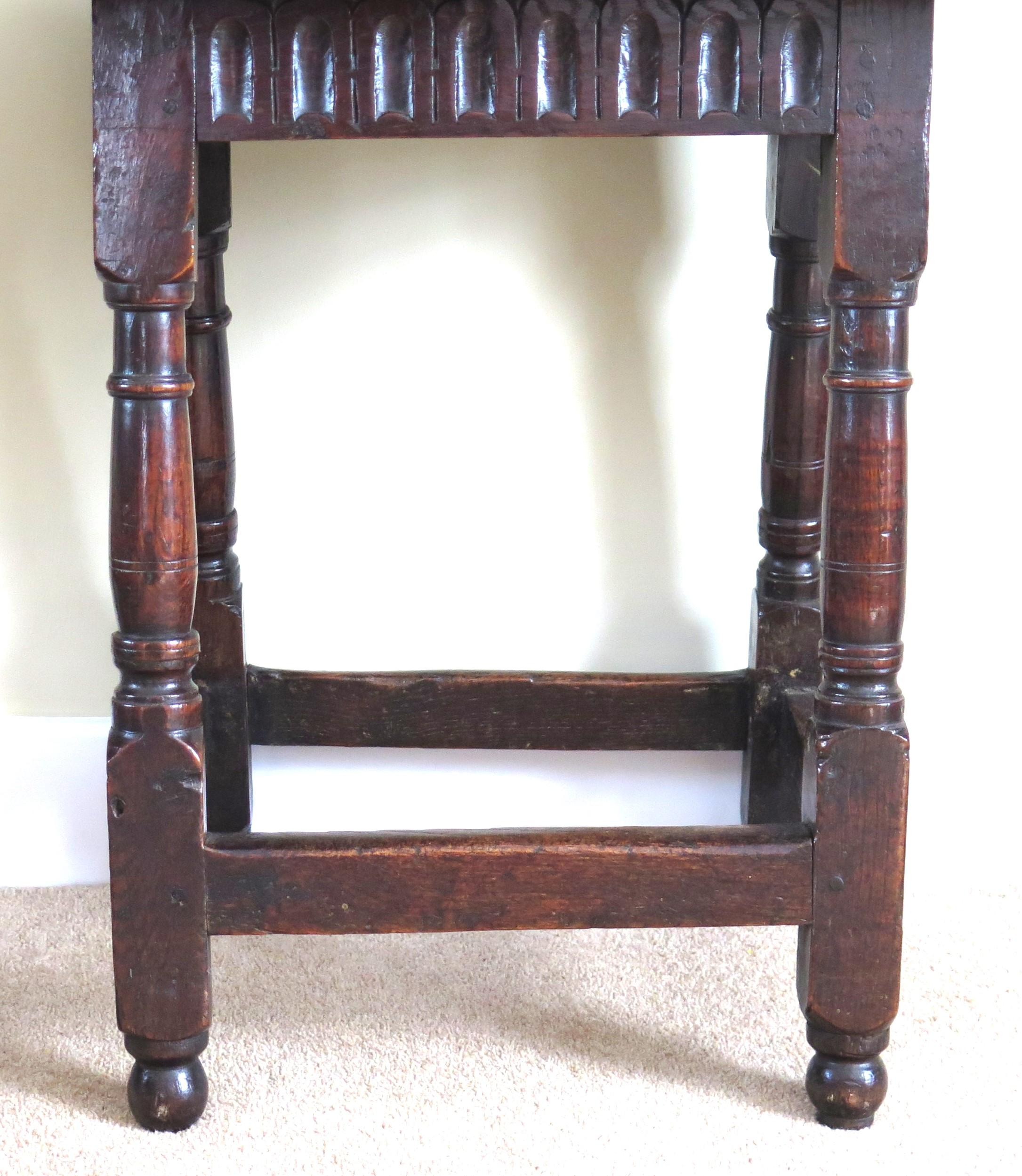 Charles 1st English Jointed Stool Oak, Early to Mid 17th Century, circa 1630 In Good Condition For Sale In Lincoln, Lincolnshire