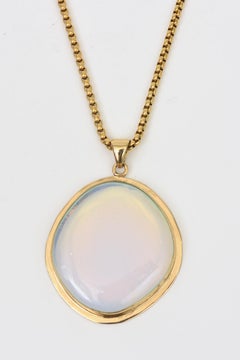 Collier à pendentif Charles Allen plaqué or avec une grande pierre bleue en verre, années 1980