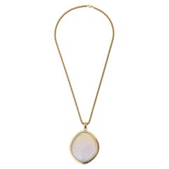 Collier à pendentif Charles Allen plaqué or avec une grande pierre bleue en verre, années 1980