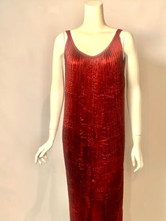 Charles and Patricia Lester Couture Fortuny Style Burgunderfarbenes Seidenkleid mit Falten