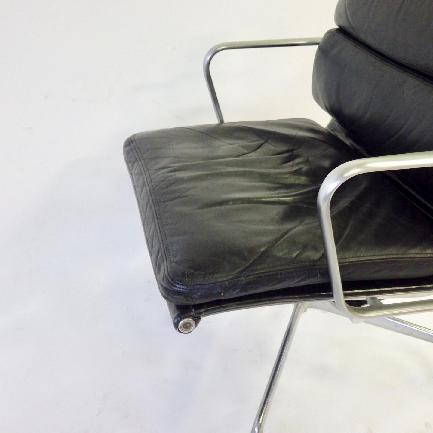 Charles and Ray Eame for Herman Miller Black Leather Soft Pad Swivel Tilt Chair In Good Condition In Ferndale, MI
