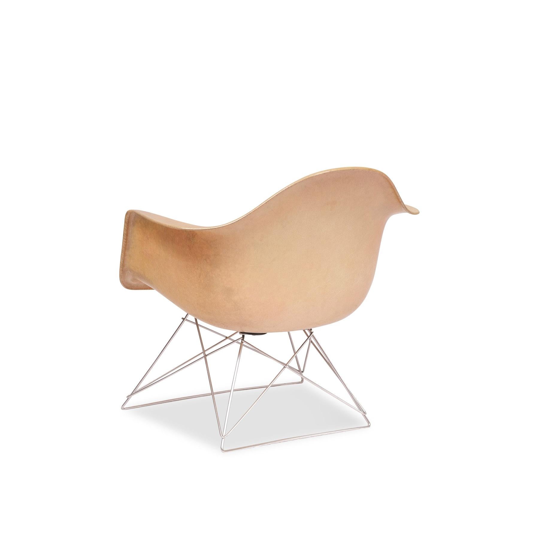 Mid-20th Century Charles and Ray Eames 1st Generation Vintage Fiberglass LAR  Cat´s Cradle For Sale