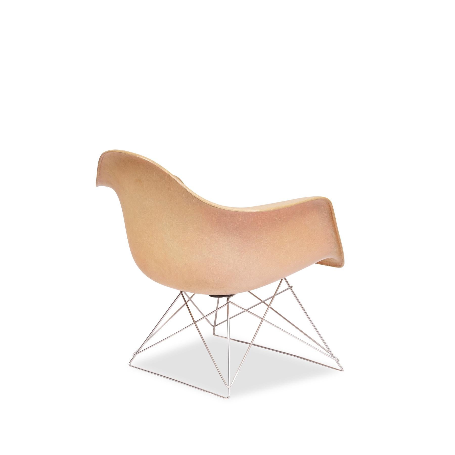 Metal Charles and Ray Eames 1st Generation Vintage Fiberglass LAR  Cat´s Cradle For Sale