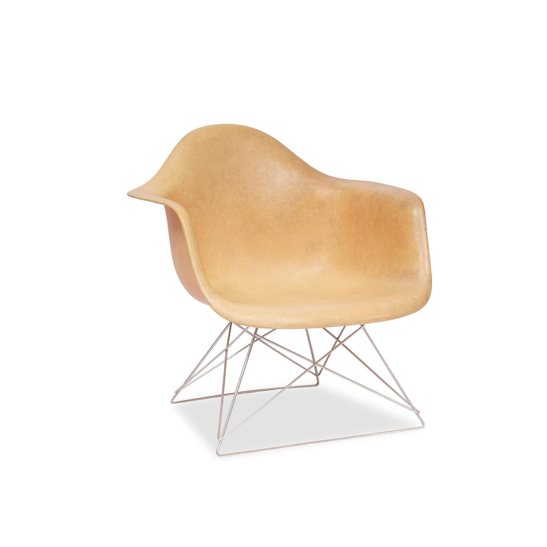 Charles and Ray Eames 1st Generation Vintage Fiberglass LAR  Cat´s Cradle For Sale 1