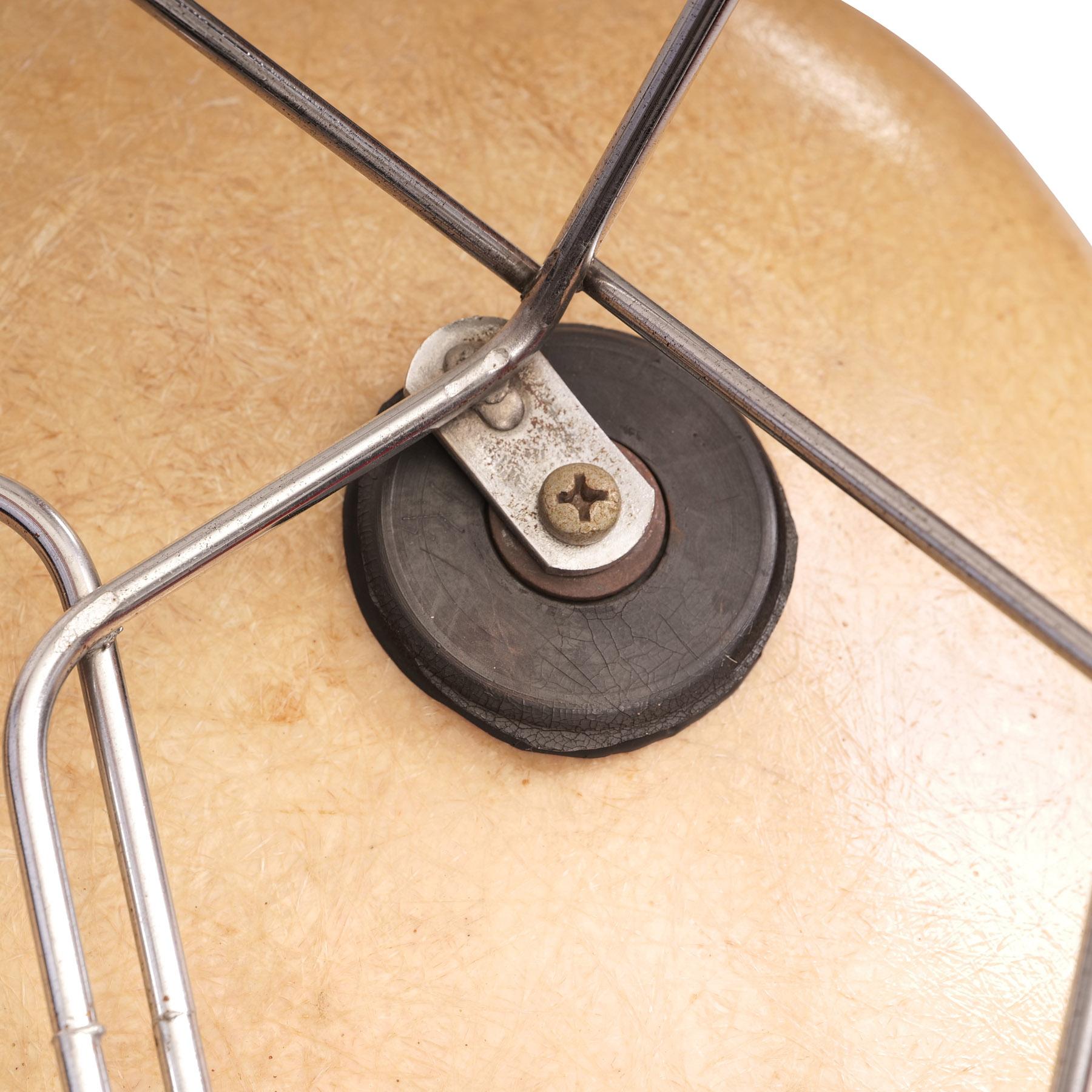 Charles and Ray Eames 1st Generation Vintage Fiberglass LAR  Cat´s Cradle For Sale 2