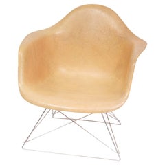 Charles and Ray Eames 1st Generation Vintage Fiberglass LAR  Cat´s Cradle