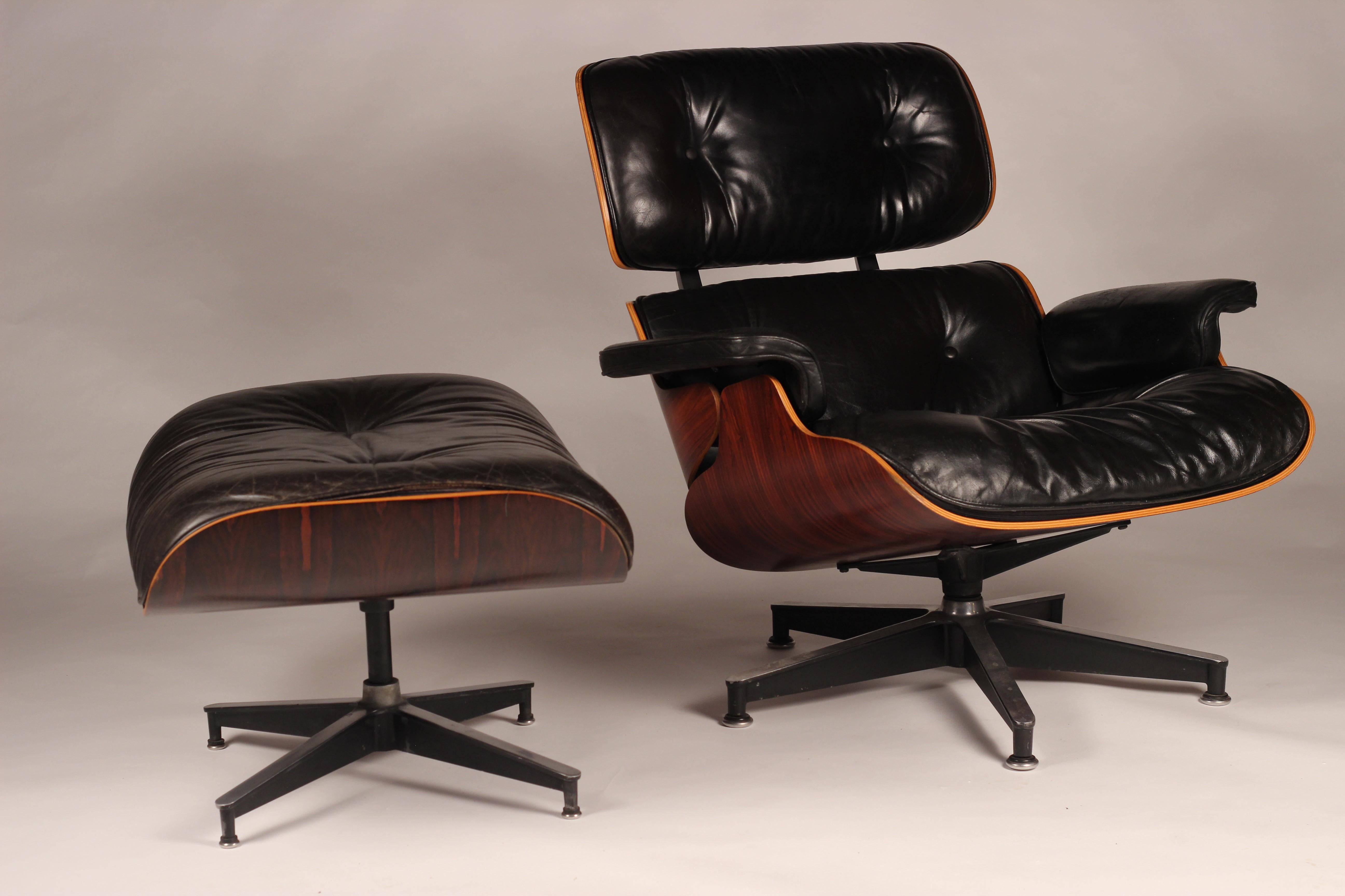 Charles and Ray Eames 670 Rosewood Lounge Chair and 671 Ottoman In Good Condition In London, GB