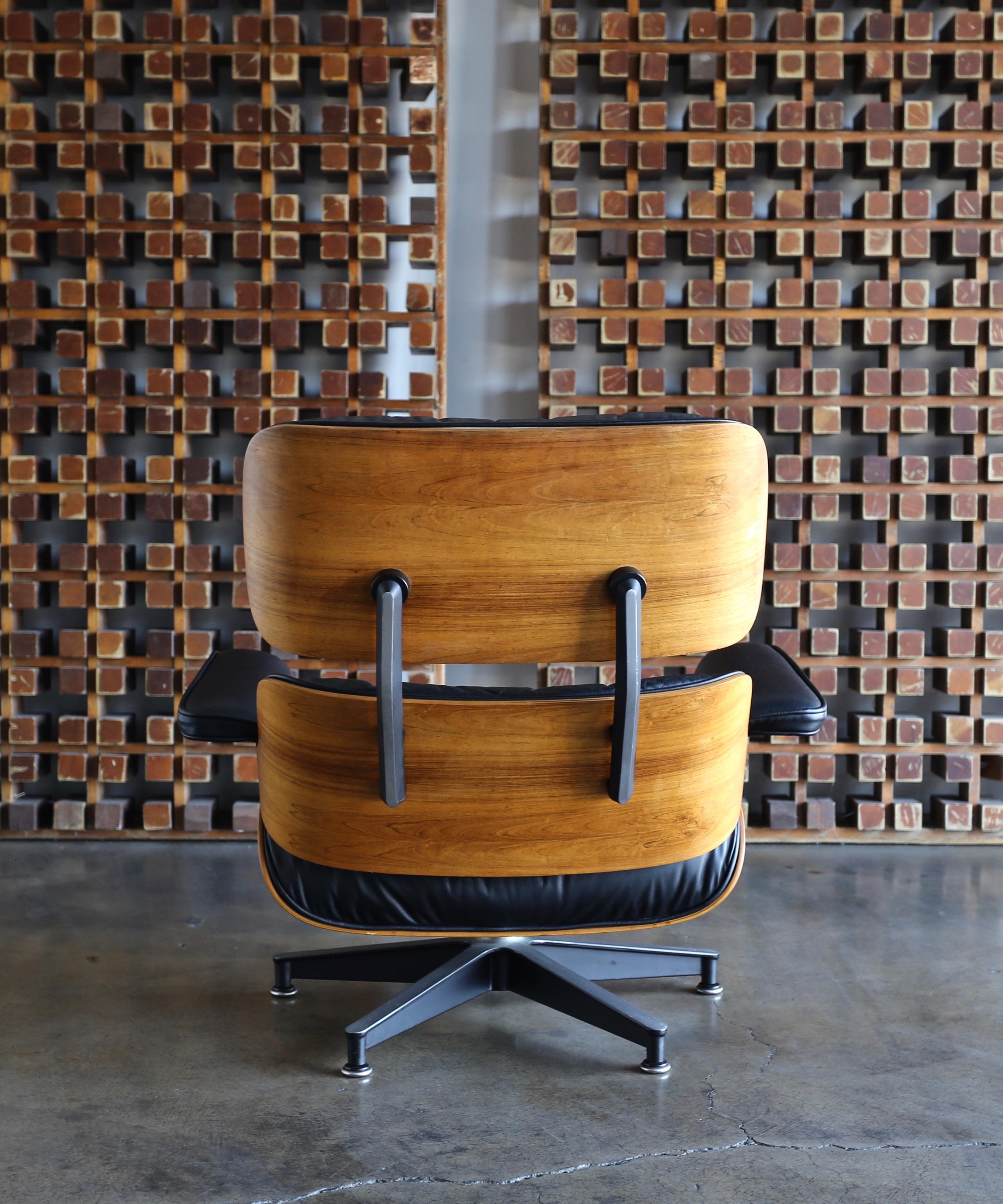 American Charles and Ray Eames 670 Rosewood Lounge Chair for Herman Miller, circa 1970 
