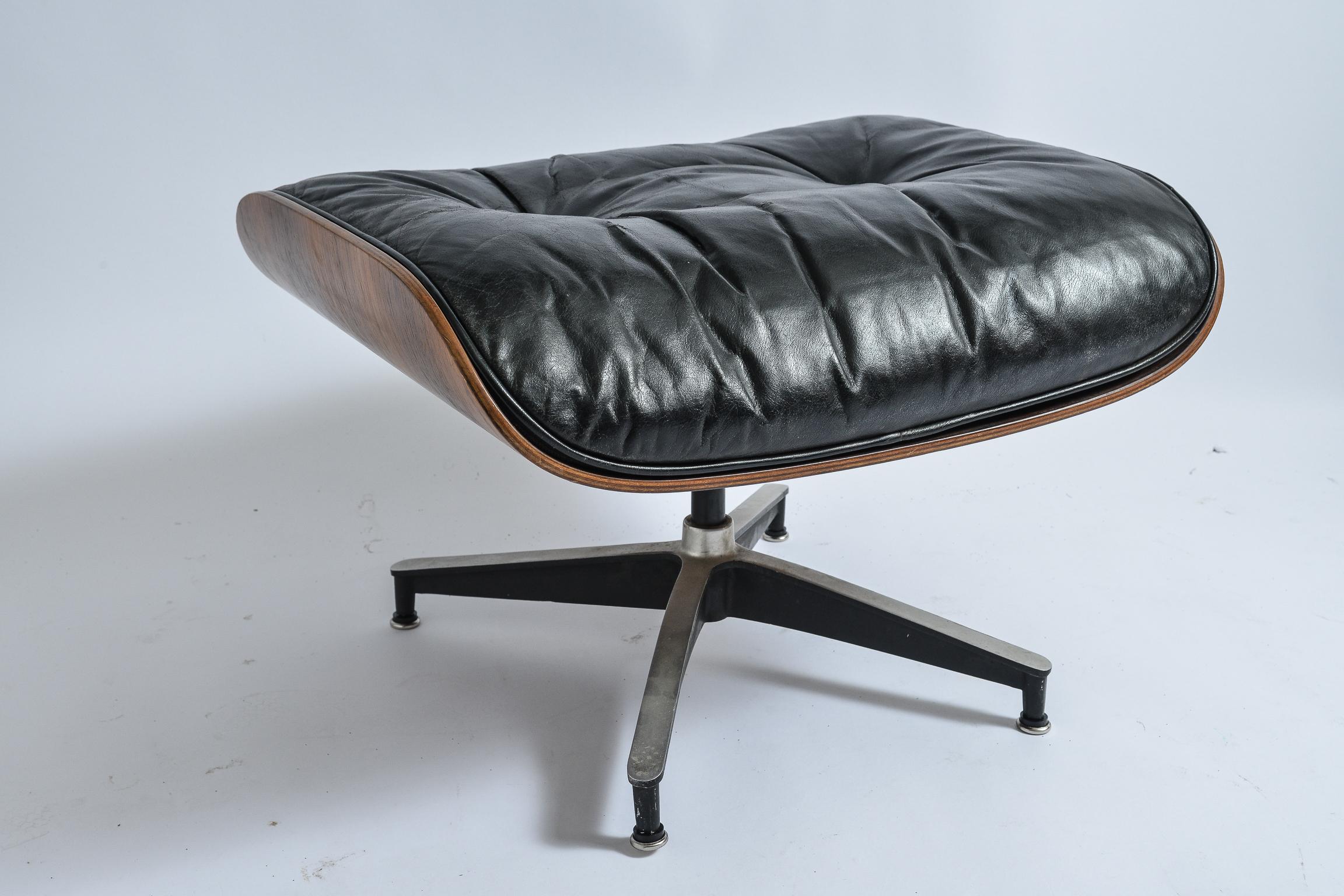 Charles and Ray Eames 671 Ottoman In Good Condition For Sale In West Palm Beach, FL
