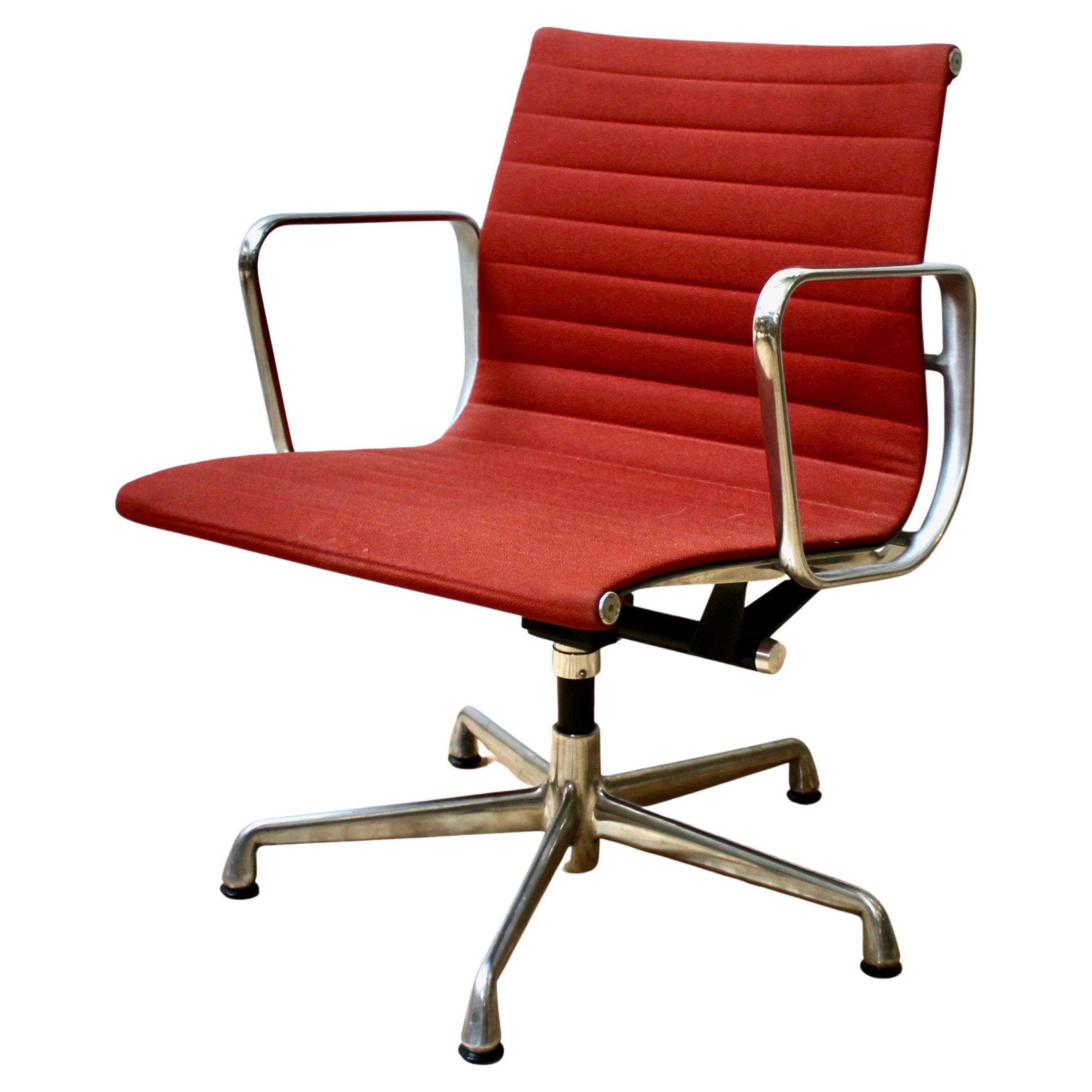 1 Restored Vintage Eames Aluminum Group Desk Chair For Sale at 1stDibs