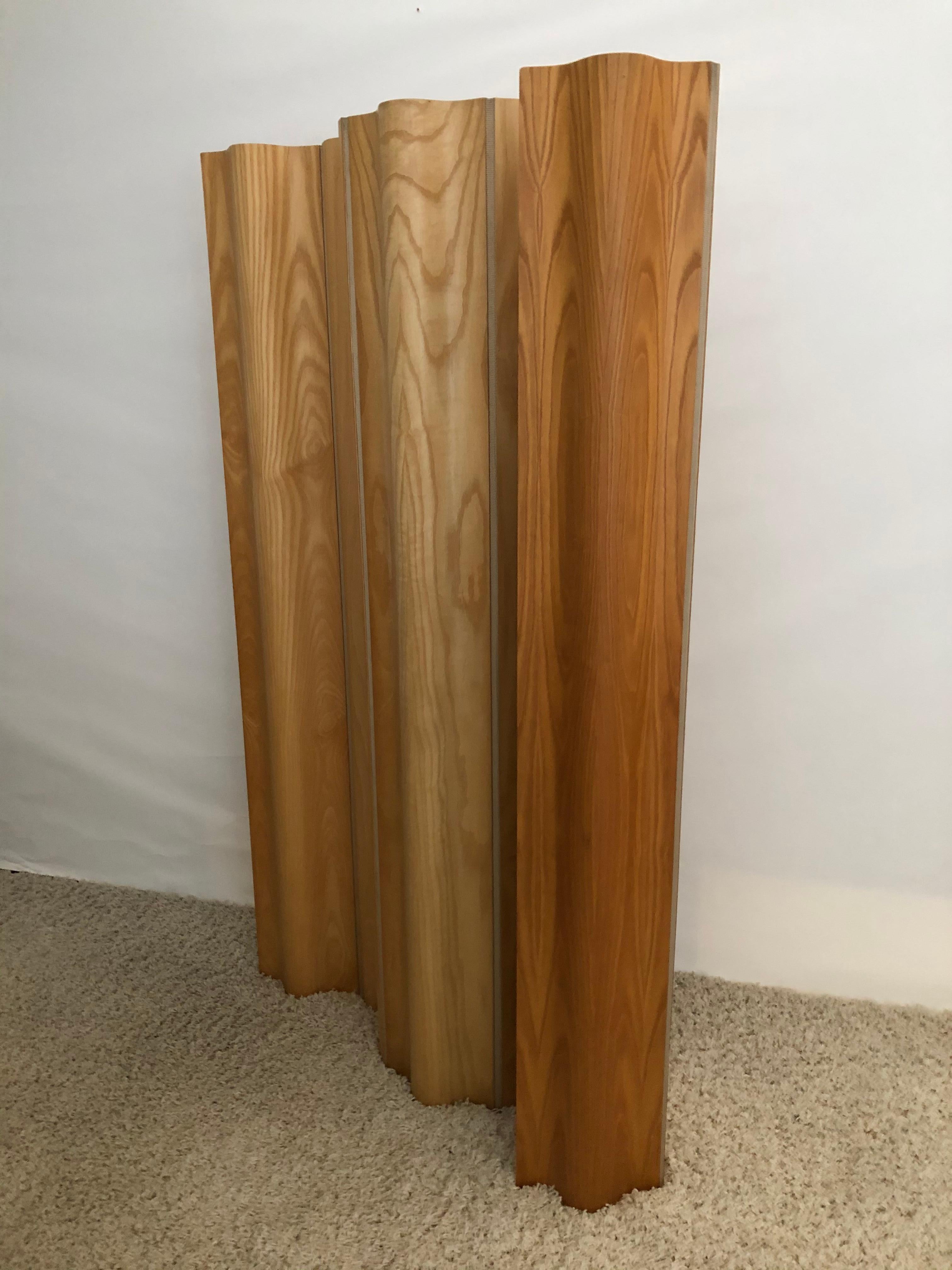 Charles and Ray Eames Ash/Birch Molded Plywood Folding Room Divider Screen In Good Condition In Westport, CT