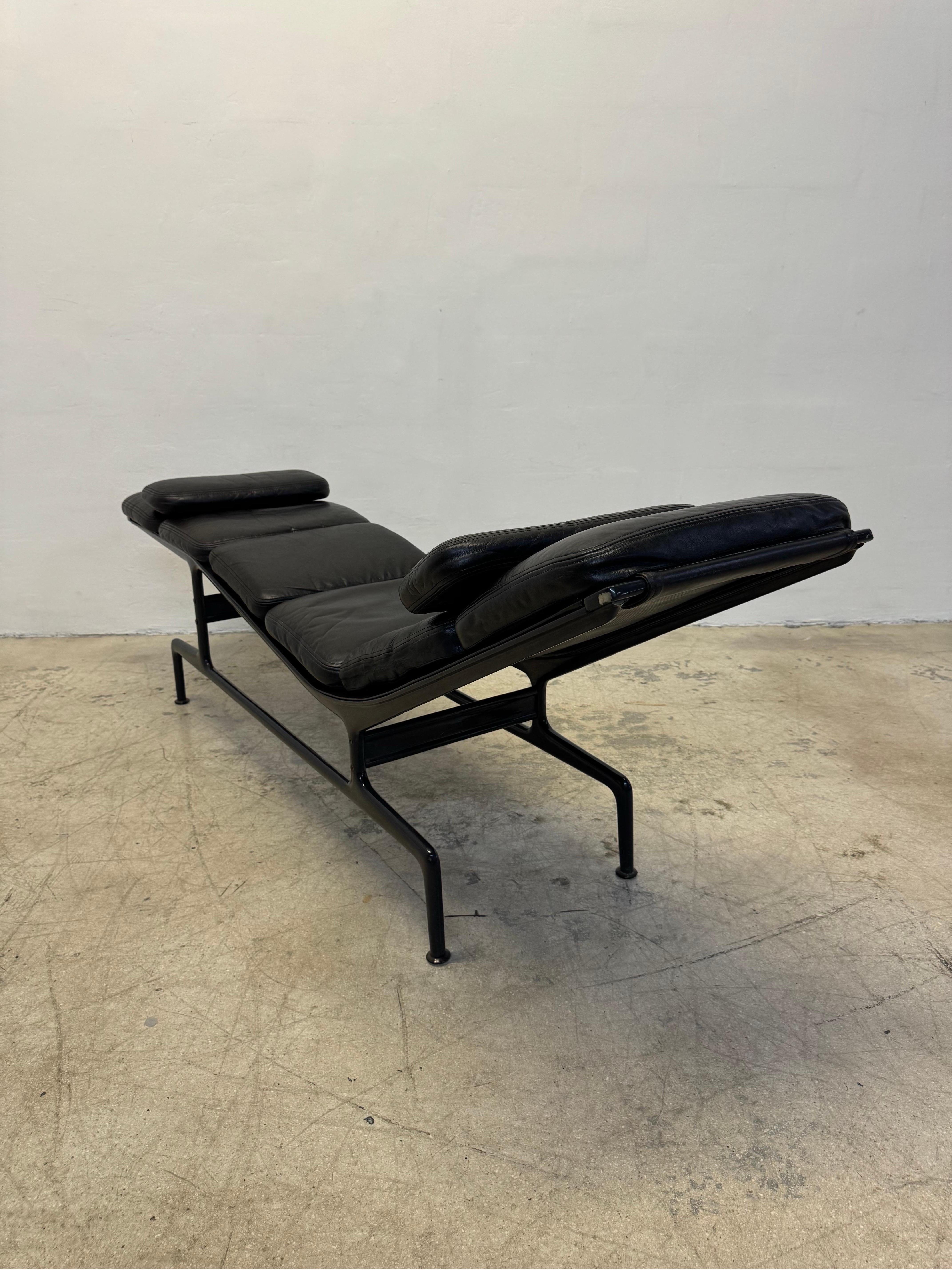 Steel Charles and Ray Eames Billy Wilder Es106 Chaise Lounge for Herman Miller, 1970s For Sale