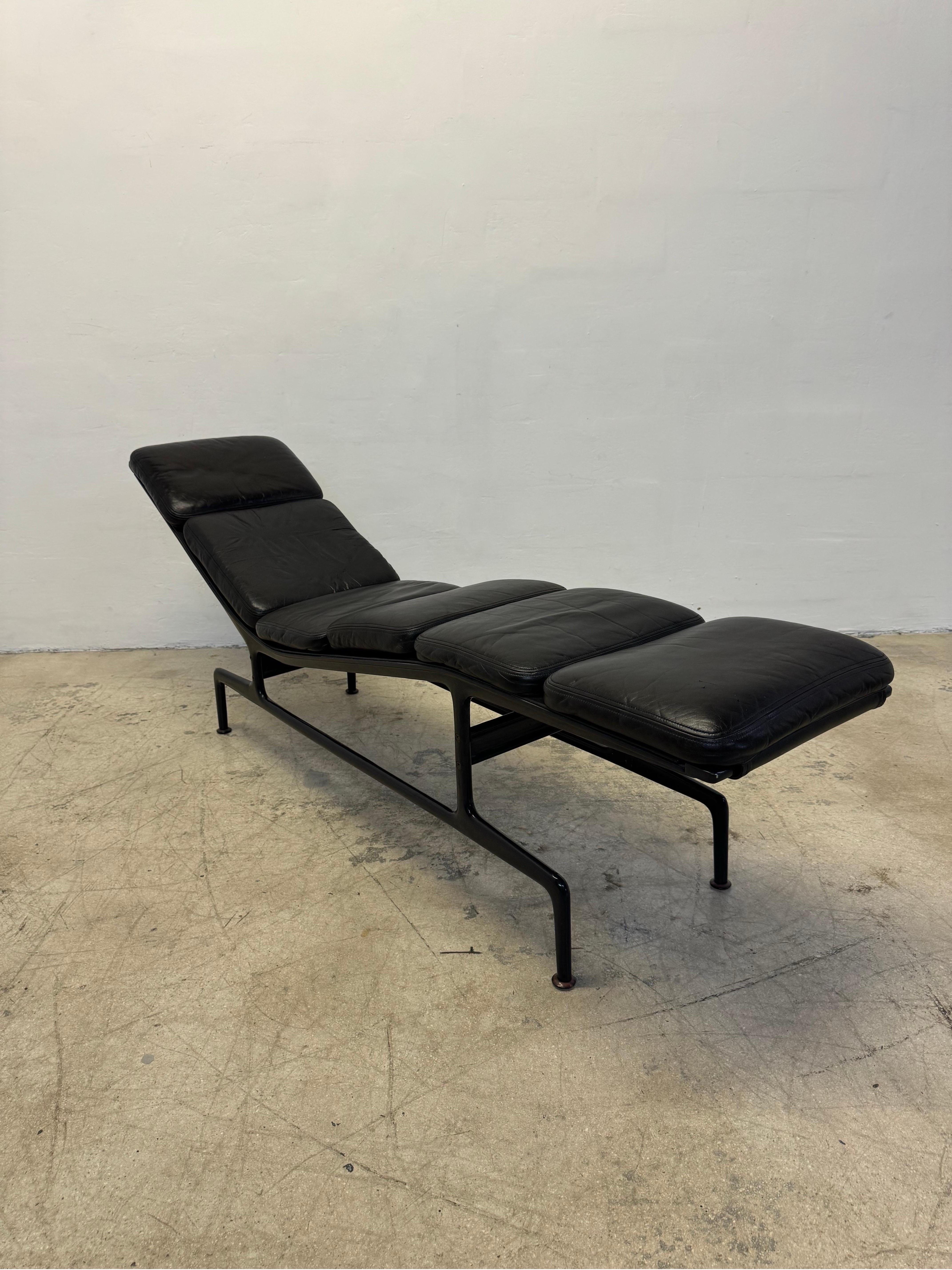 Charles and Ray Eames Billy Wilder Es106 Chaise Lounge for Herman Miller, 1970s For Sale 1