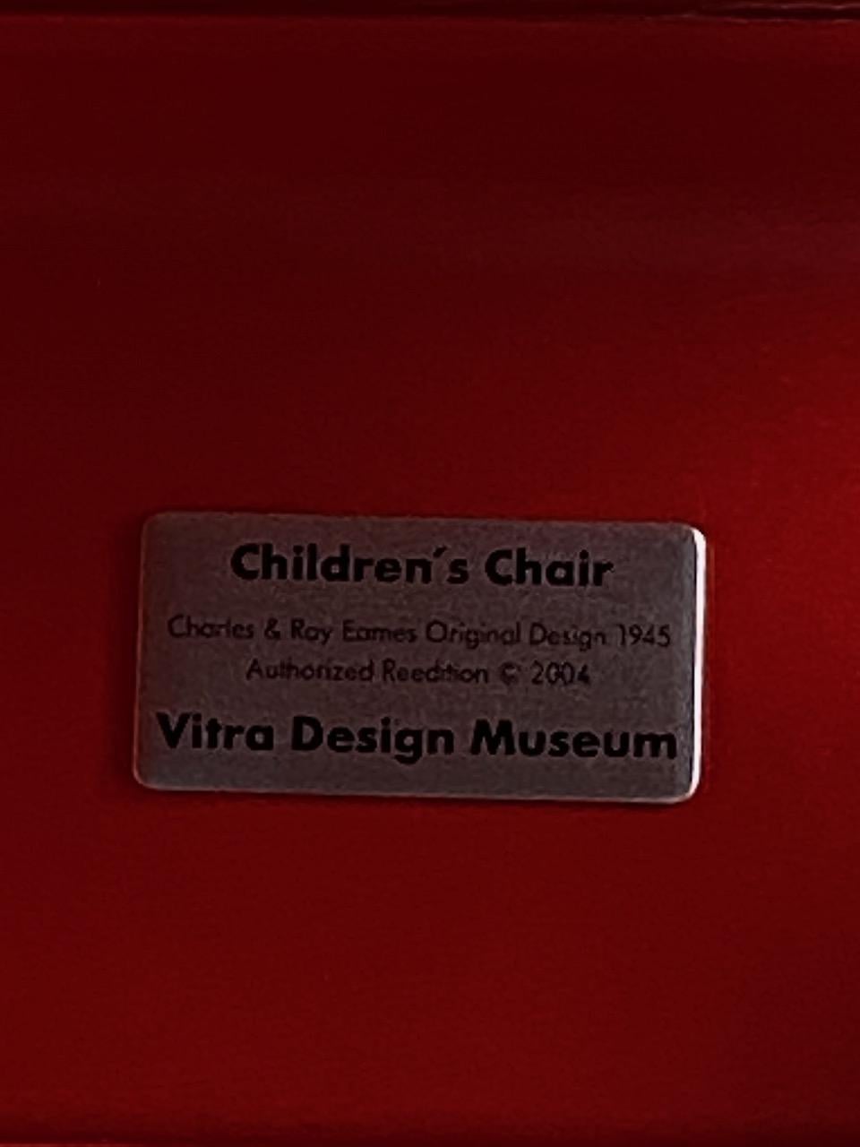 Chaises pour enfants Charles et Ray Eames:: 2004 2
