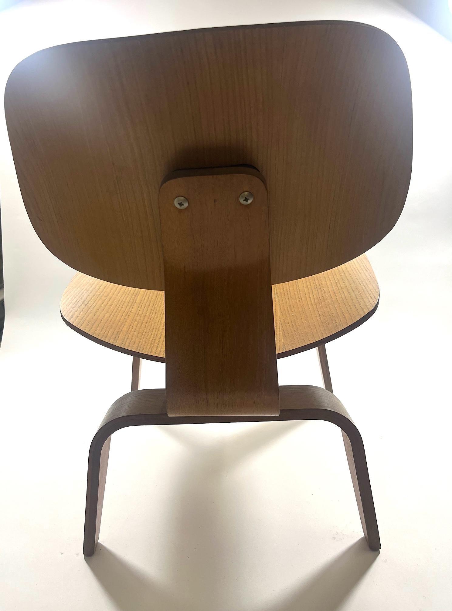 Mid-20th Century Charles and Ray Eames Combed Oak LCW For Sale
