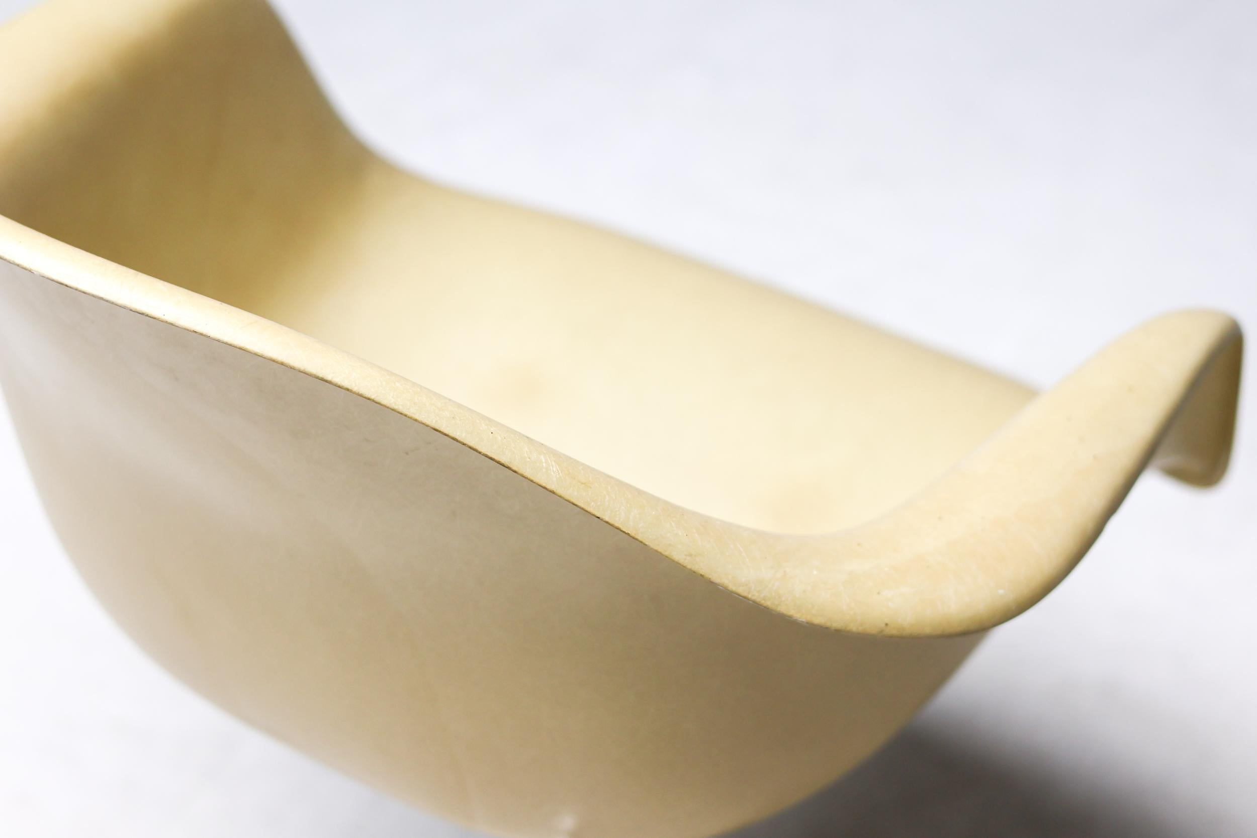 Fauteuil à base de contrat Charles and Ray Eames par Herman Miller en vente 1