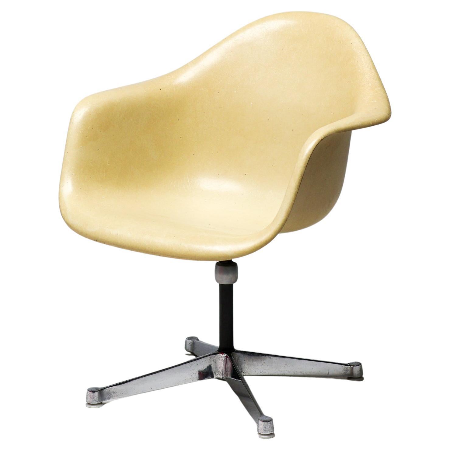 Eames Dax Chair