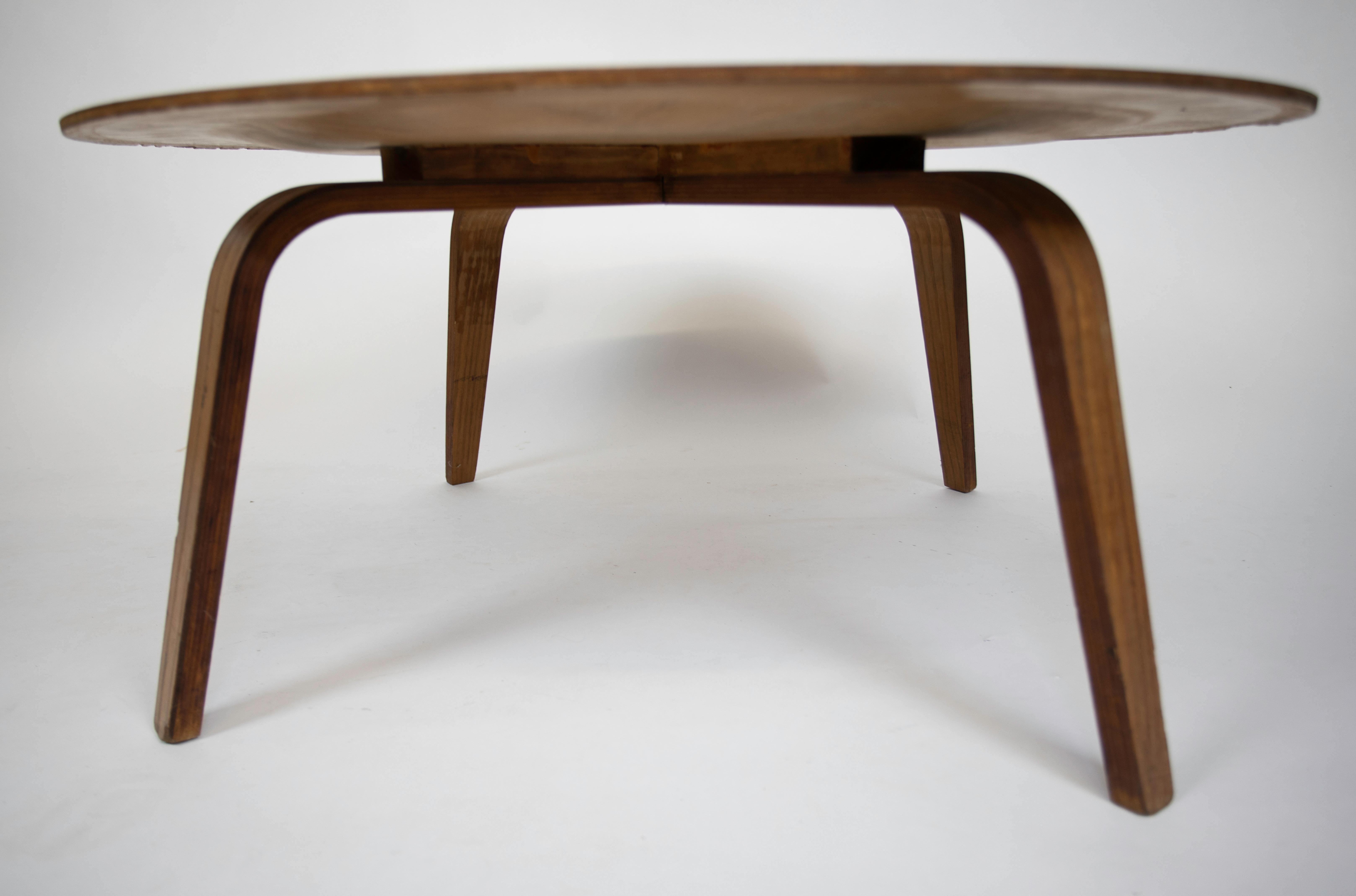 Mid-20th Century Charles and Ray Eames CTW-3 For Sale