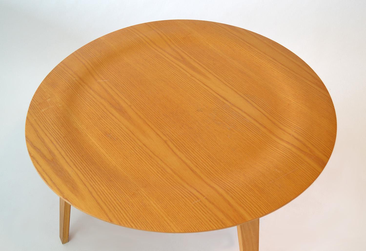 American Charles and Ray Eames CTW Coffee Table in Plywood Herman Miller 2000s For Sale