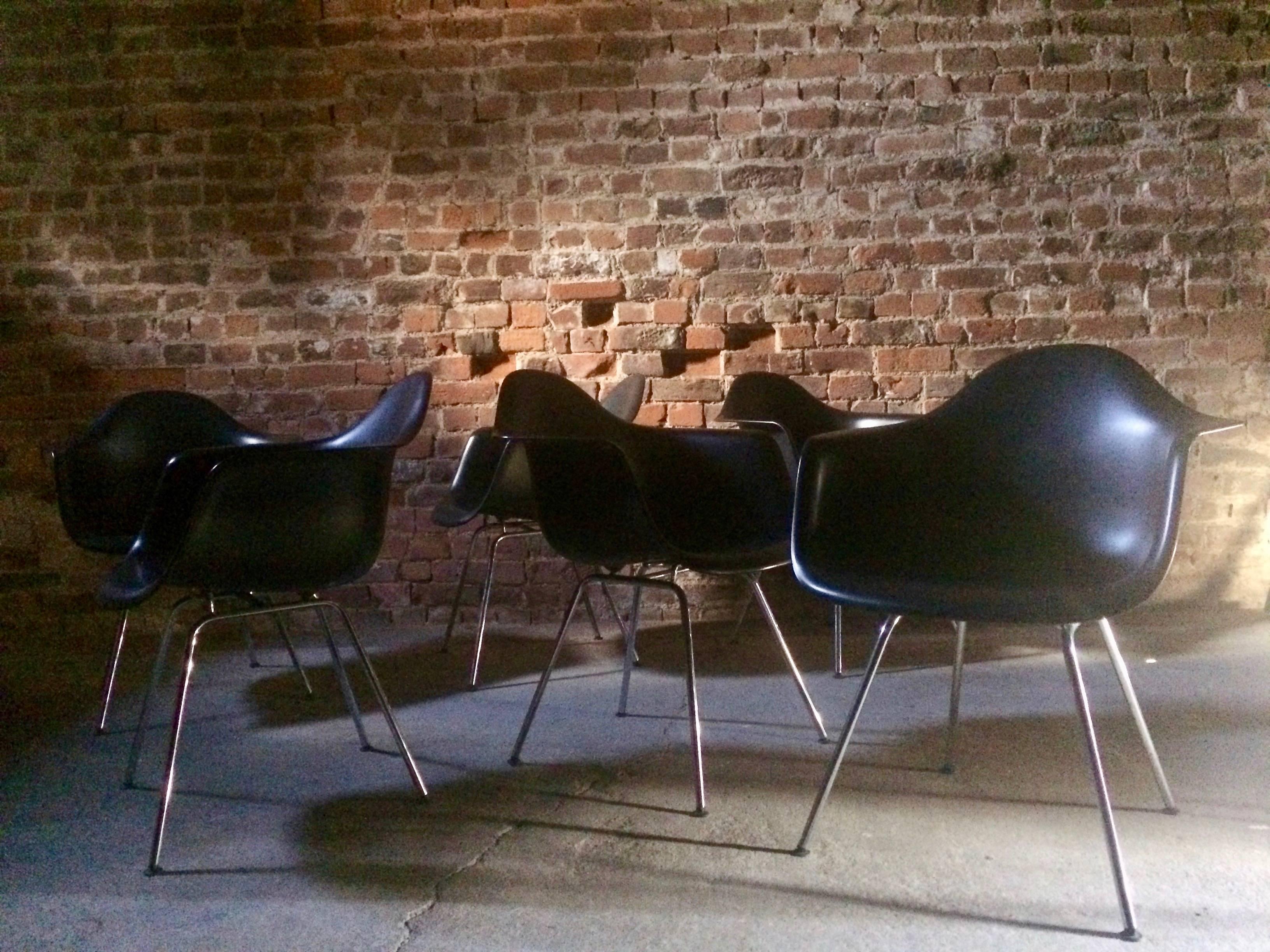Charles and Ray Eames DAX Chairs For Vitra Shell Dining Chairs Black Set of Six In Excellent Condition In Longdon, Tewkesbury