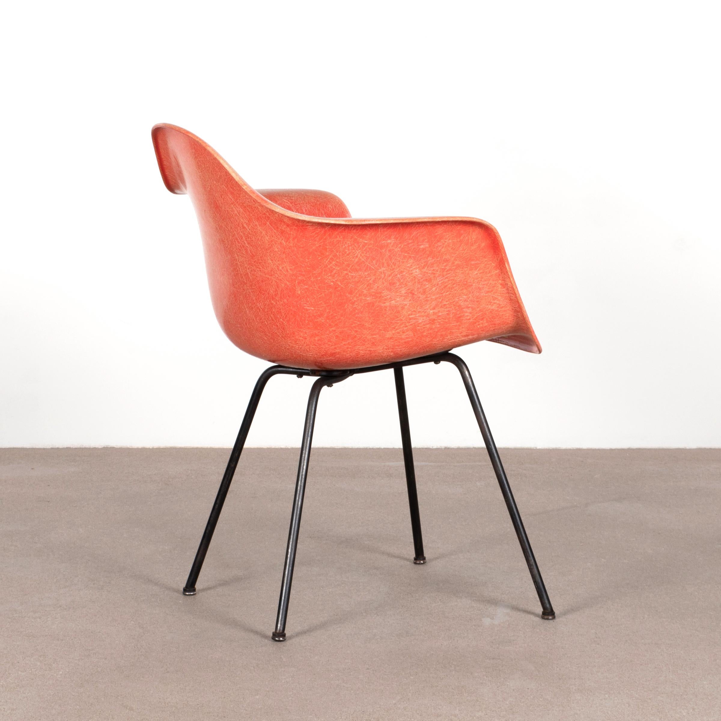 Mid-Century Modern Charles and Ray Eames DAX Salmon Armchair Herman Miller 'Zenith'
