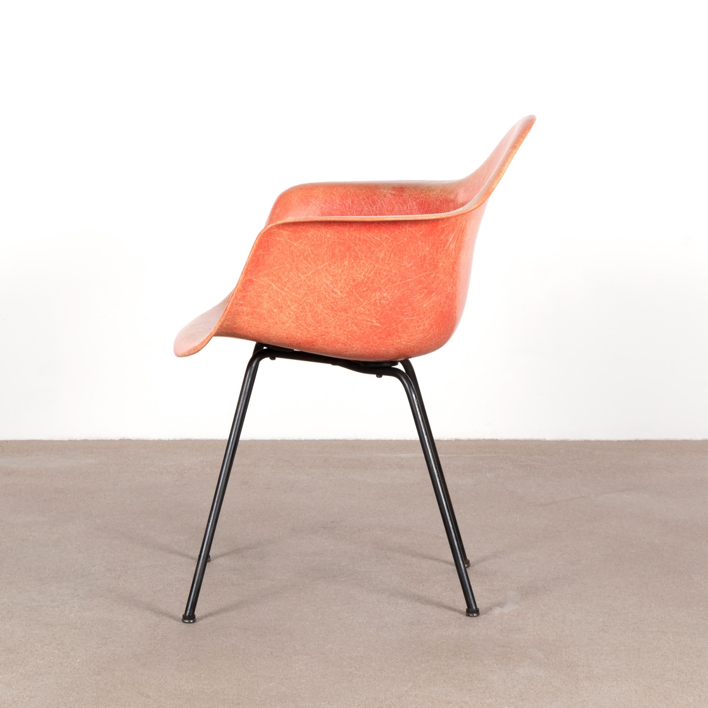 Mid-20th Century Charles and Ray Eames DAX Salmon Armchair Herman Miller 'Zenith'