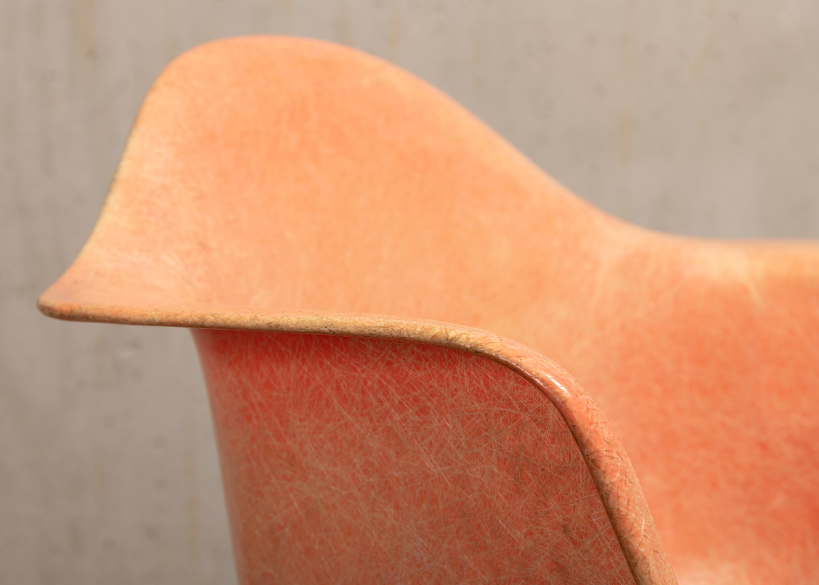 Charles and Ray Eames DAX Salmon Armchair Herman Miller 'Zenith Plastics' 8
