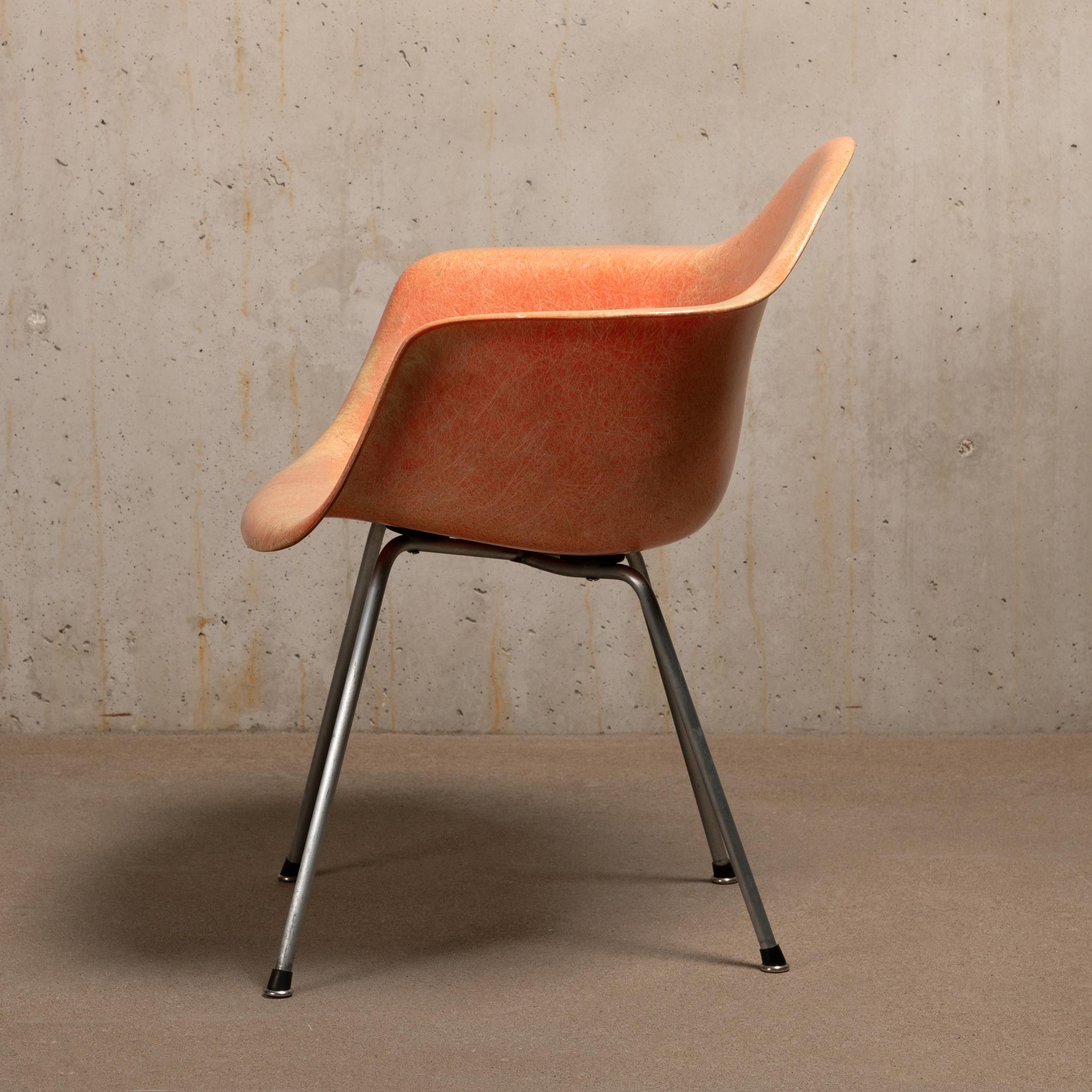 Mid-20th Century Charles and Ray Eames DAX Salmon Armchair Herman Miller 'Zenith Plastics'