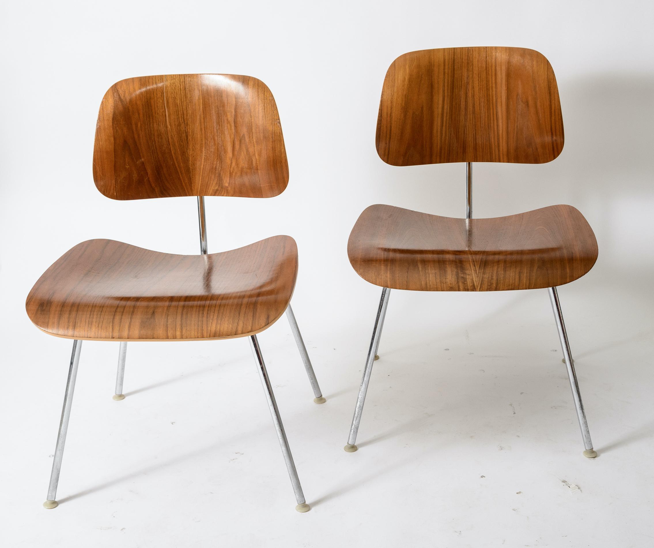 A set of 6 Eames DCM Chairs
Walnut seats and backs
Good Grain pattern
1970s production