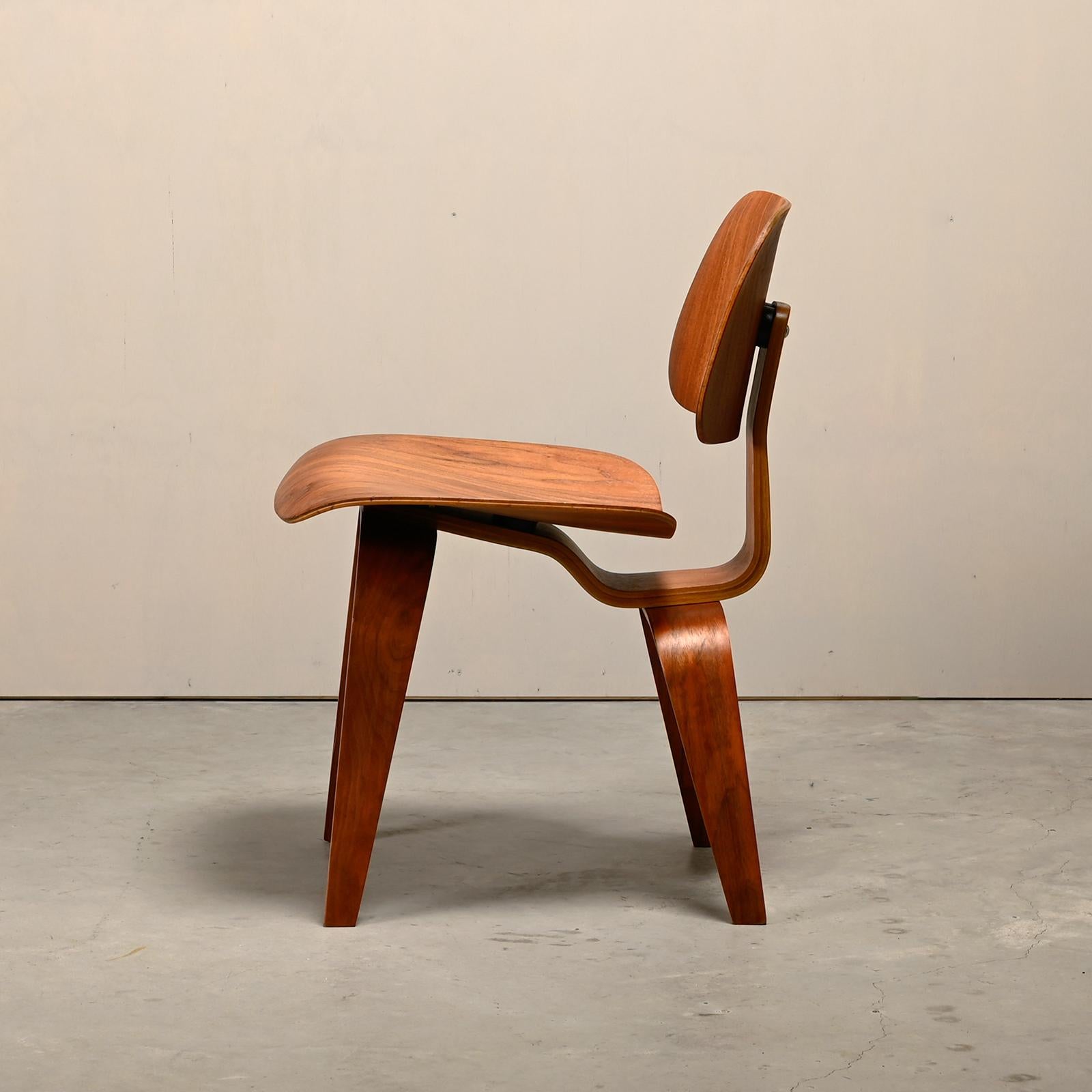 Mid-Century Modern Charles and Ray Eames DCW Walnut Plywood Dining Chair for Evans Products Company