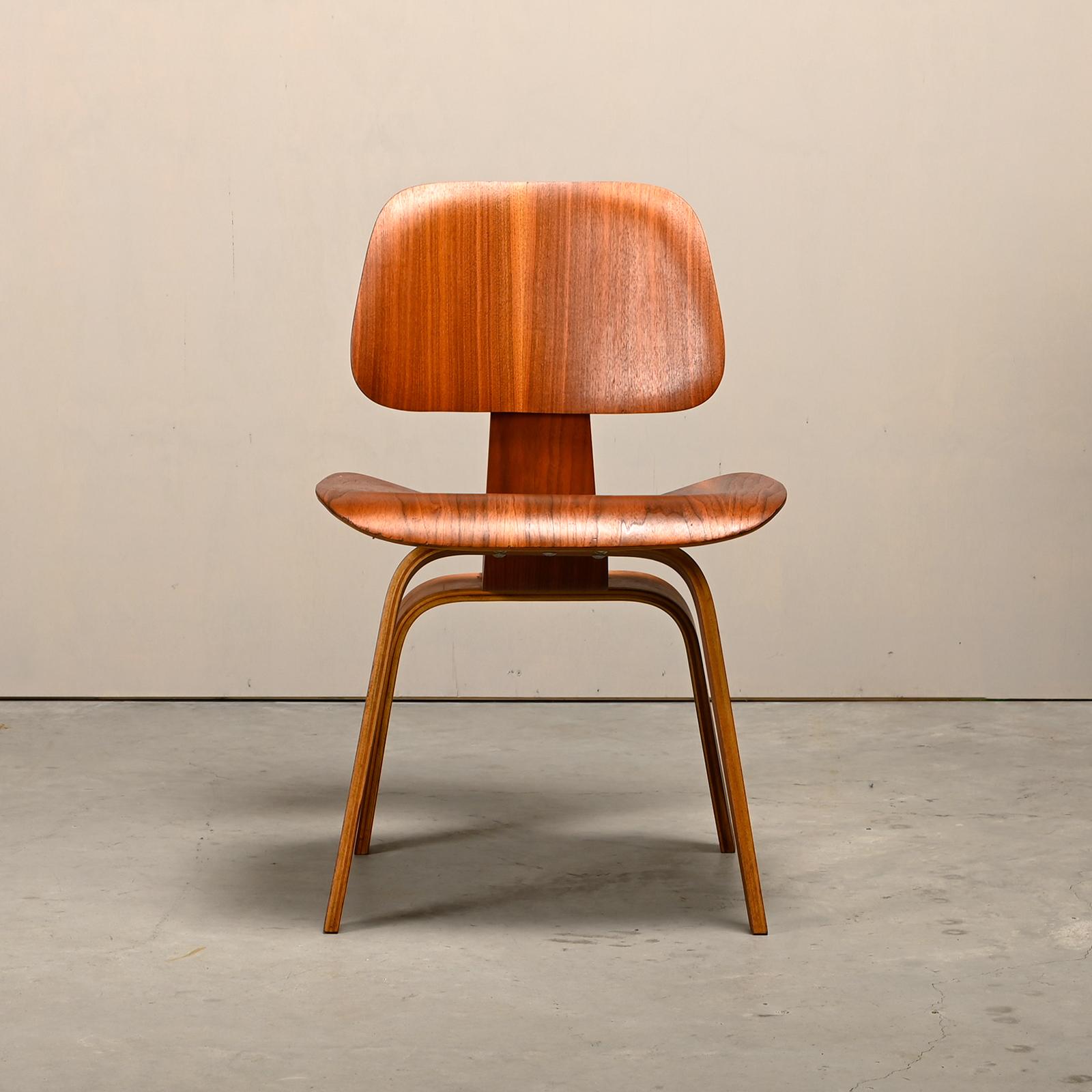 Rubber Charles and Ray Eames DCW Walnut Plywood Dining Chair for Evans Products Company