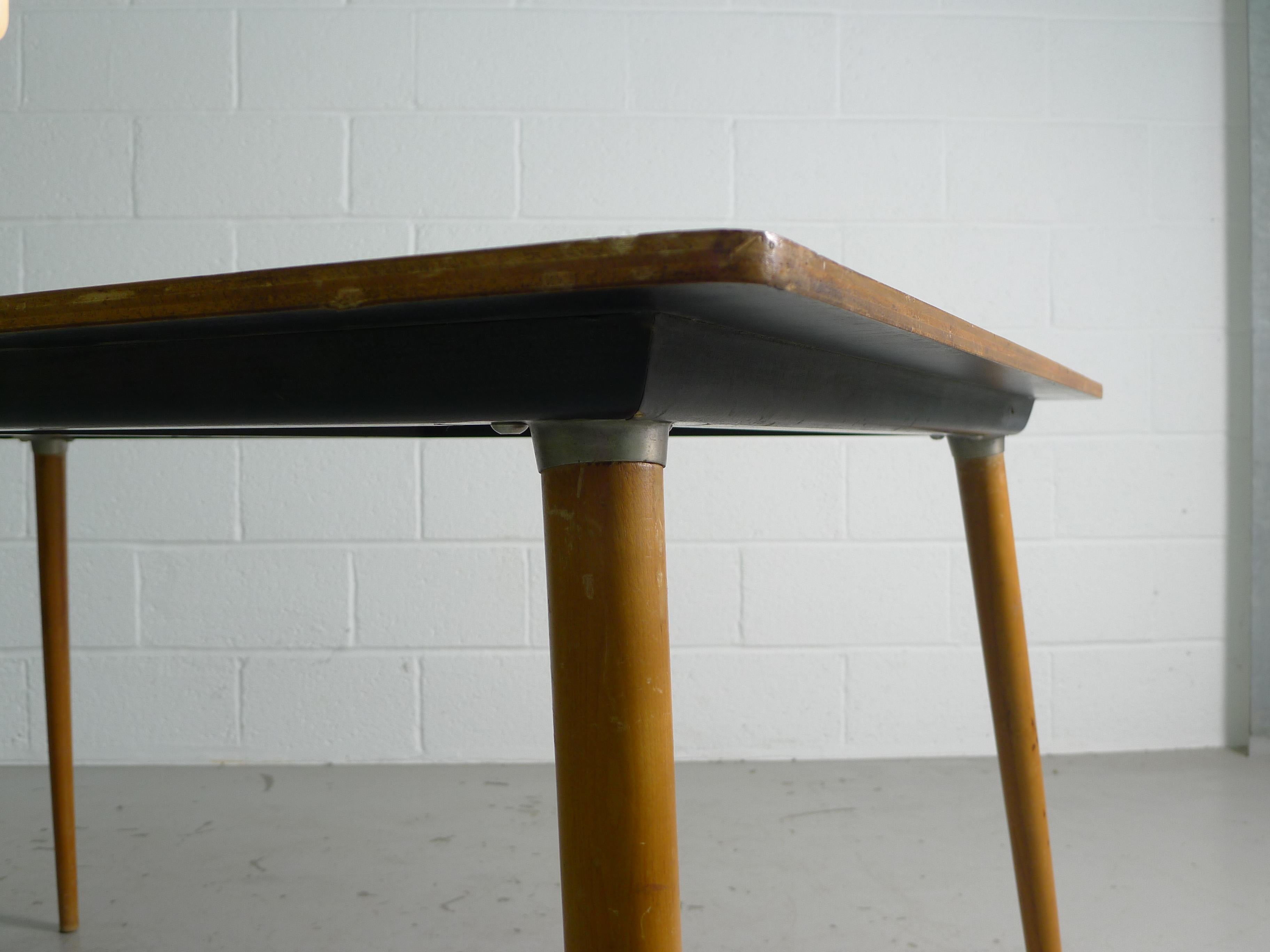 Charles and Ray Eames Dining Table DTM-3 in Walnut, circa 1950, Herman Miller In Good Condition In Wargrave, Berkshire