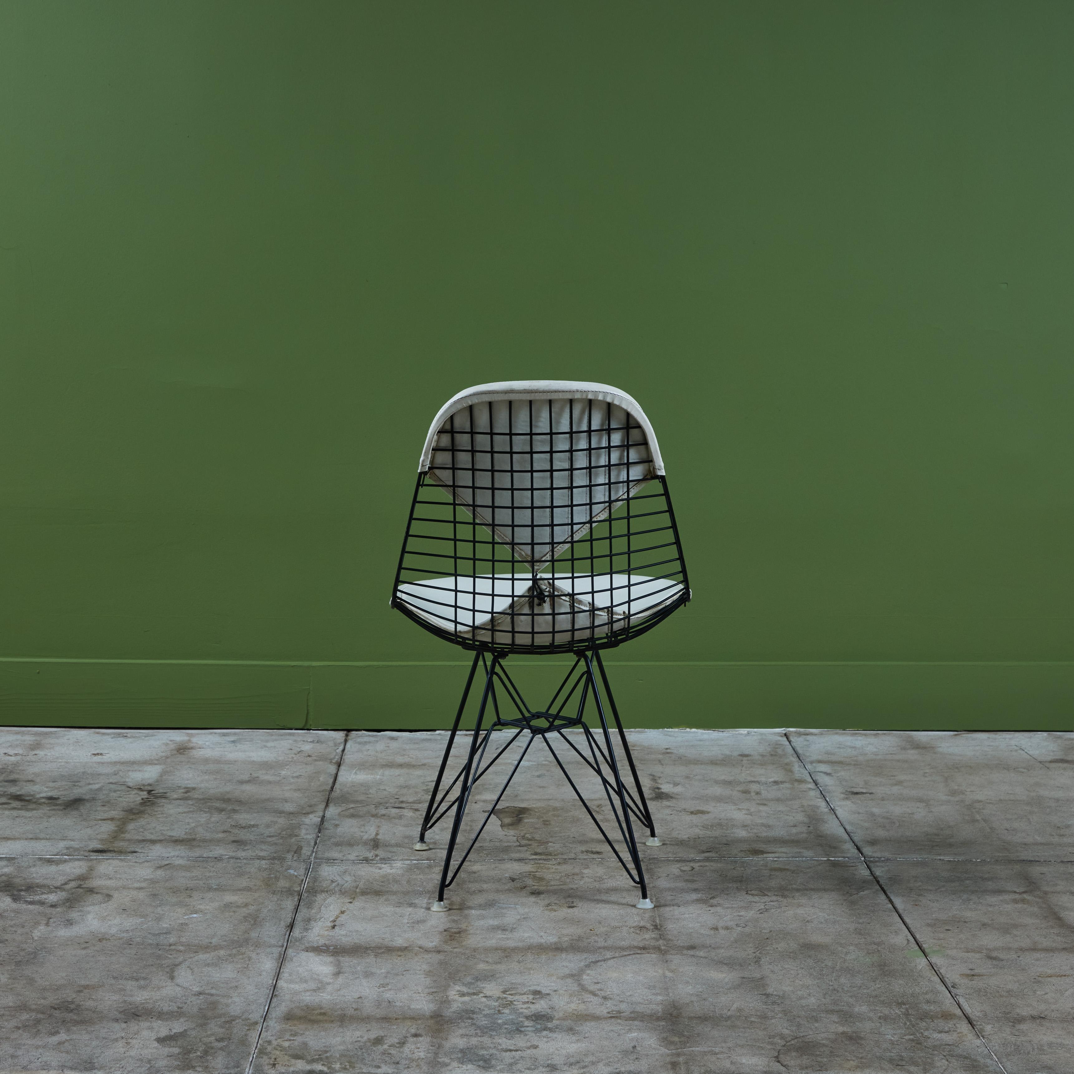 Silla DKR-2 Wire de Charles and Ray Eames para Herman Miller mediados del siglo XX en venta