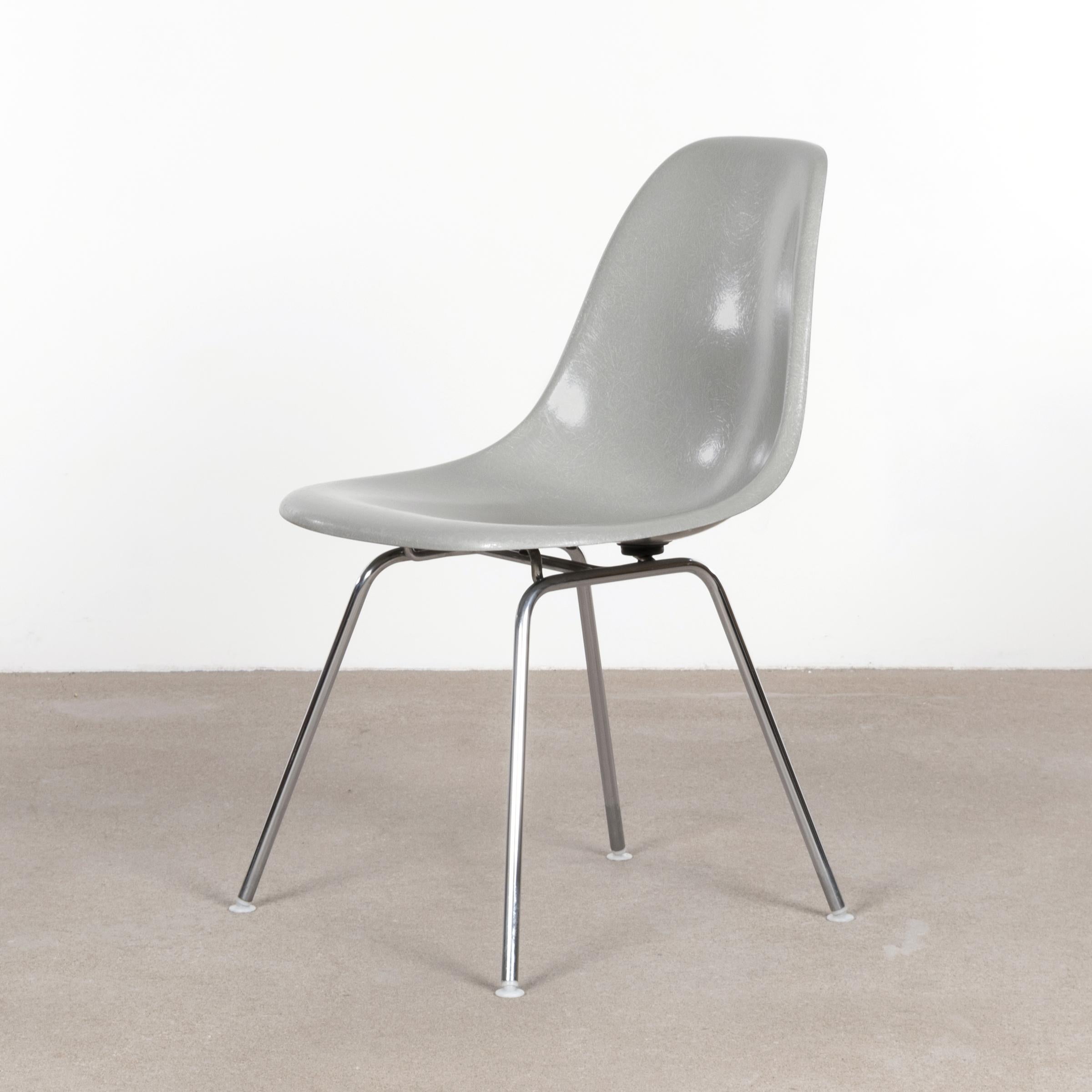 Charles and Ray Eames DSX Dining Chair Sea Foam Green Light, Vitra 2