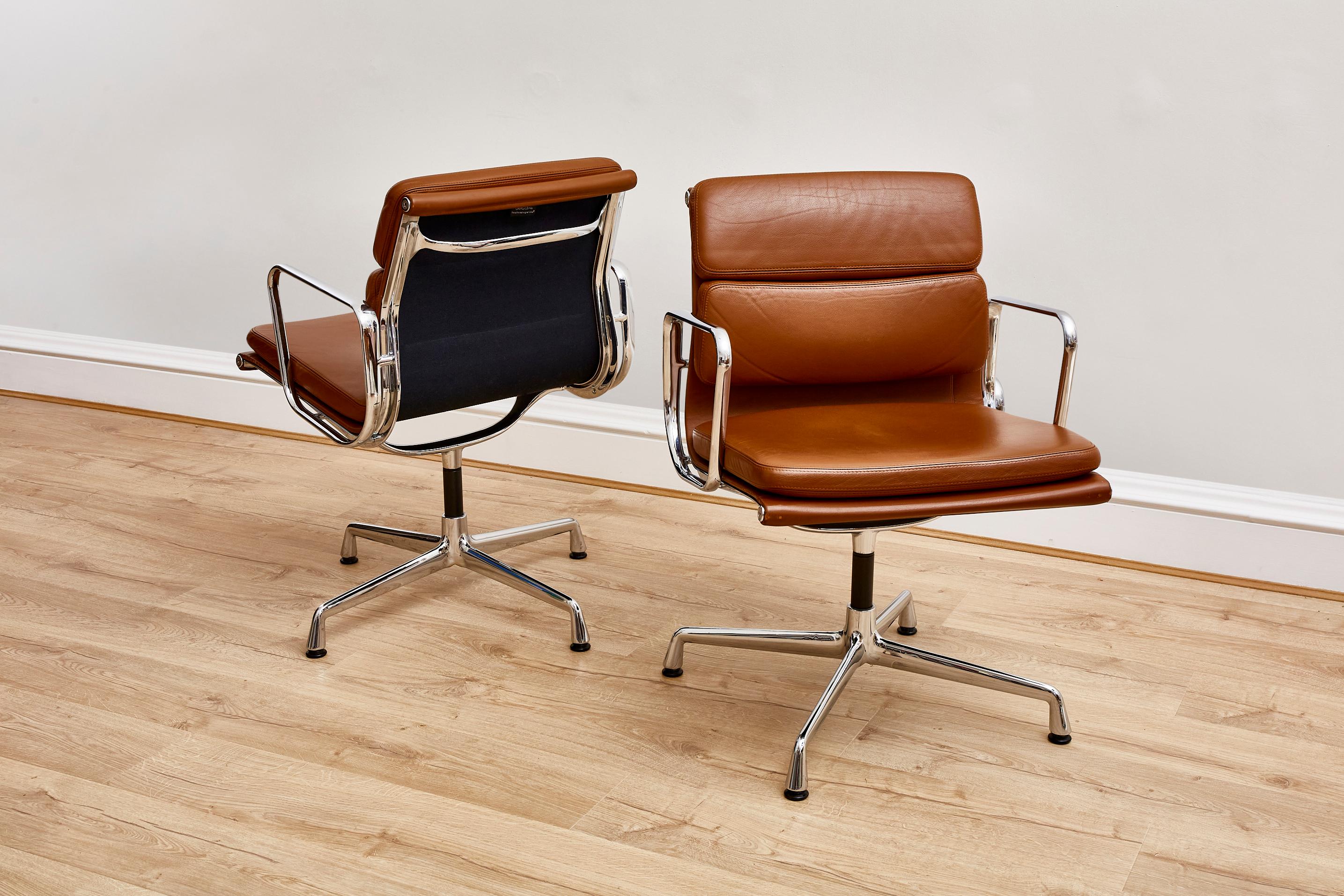 Charles and Ray Eames EA 208 Brown Leather Soft Pad Office Chair by Vitra In Good Condition In London, GB