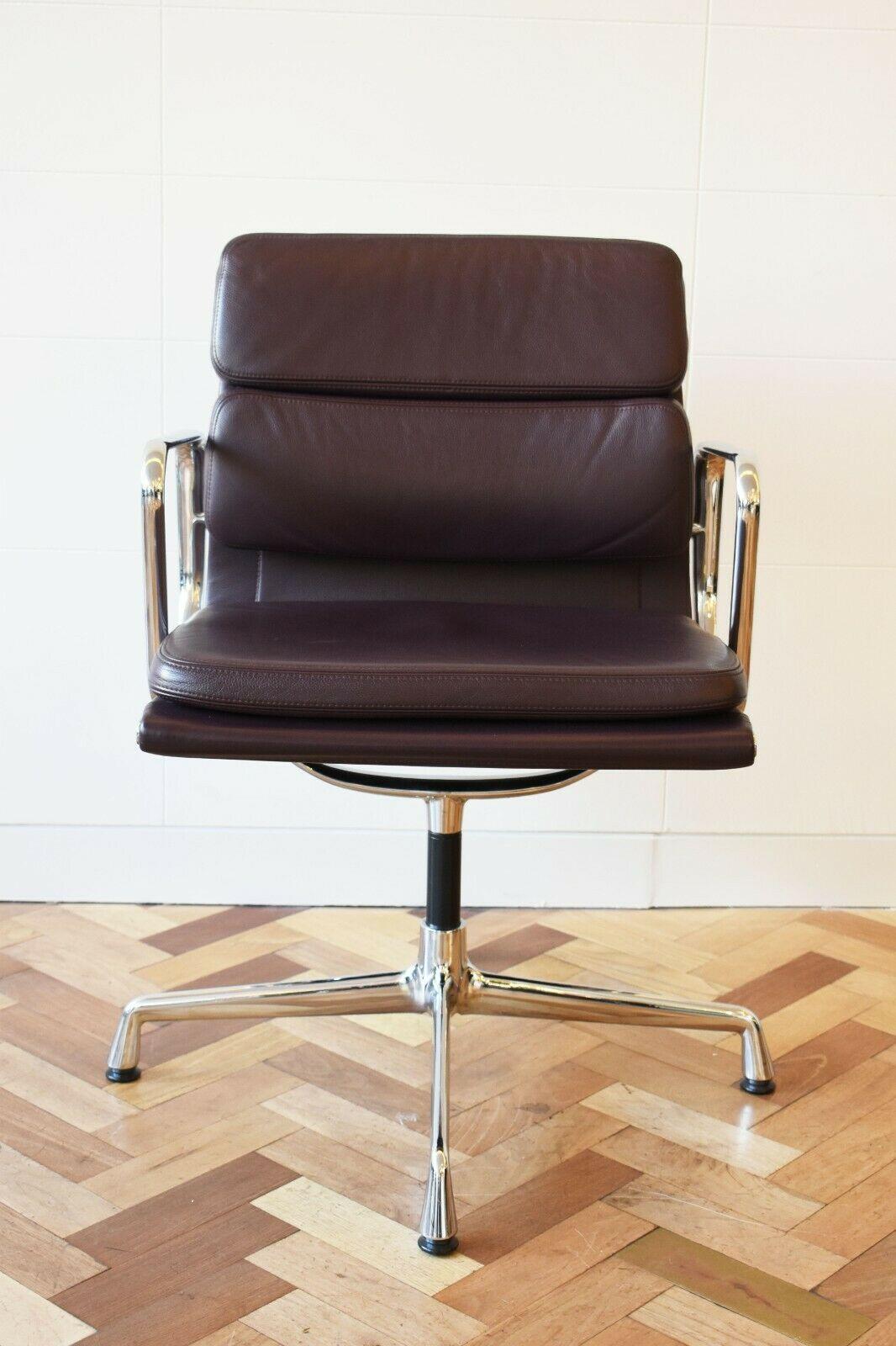 Charles und Ray Eames EA 208 Soft Pad Lila Bürostuhl für Vitra (Schweizerisch)