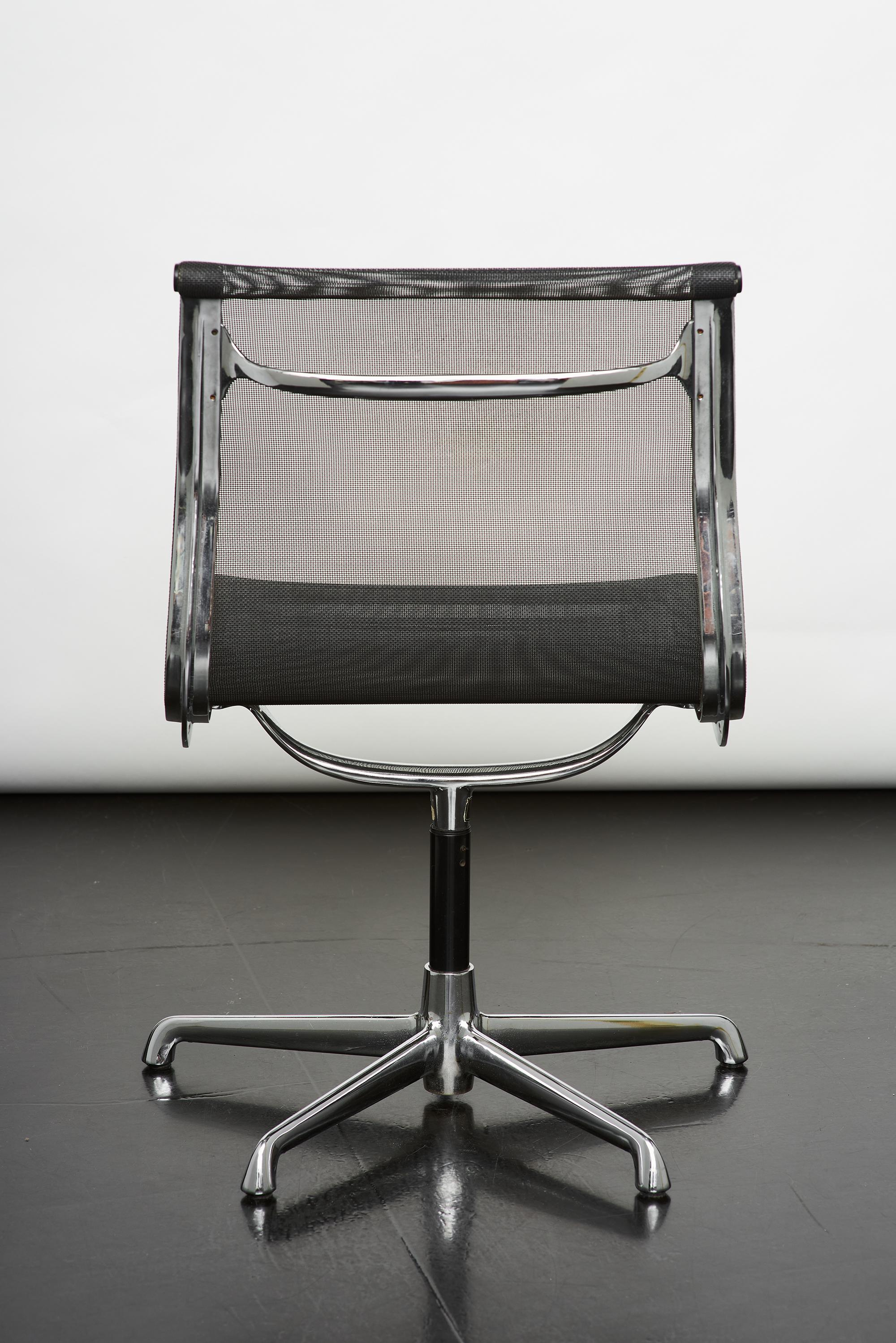 Mid-Century Modern Charles and Ray Eames EA105 Aluminum Group Mesh Chair, ICF