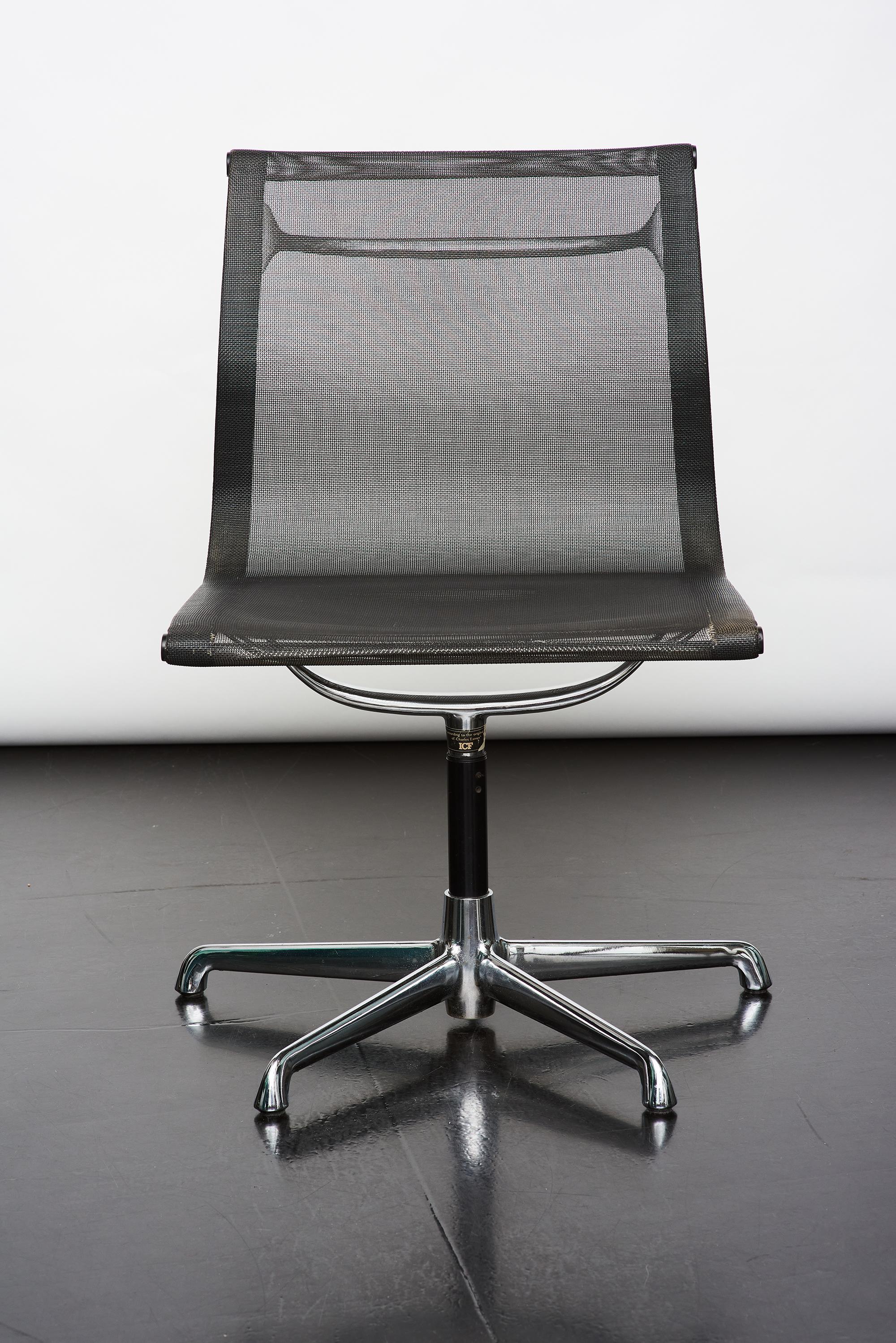 Italian Charles and Ray Eames EA105 Aluminum Group Mesh Chair, ICF