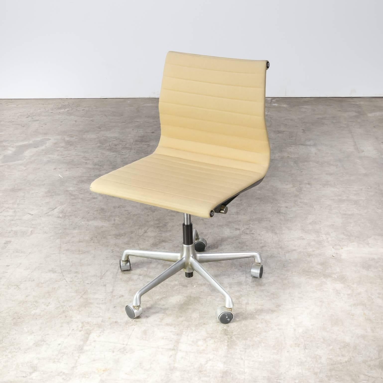 American Charles and Ray Eames EA118 Office Chair for Herman Miller For Sale