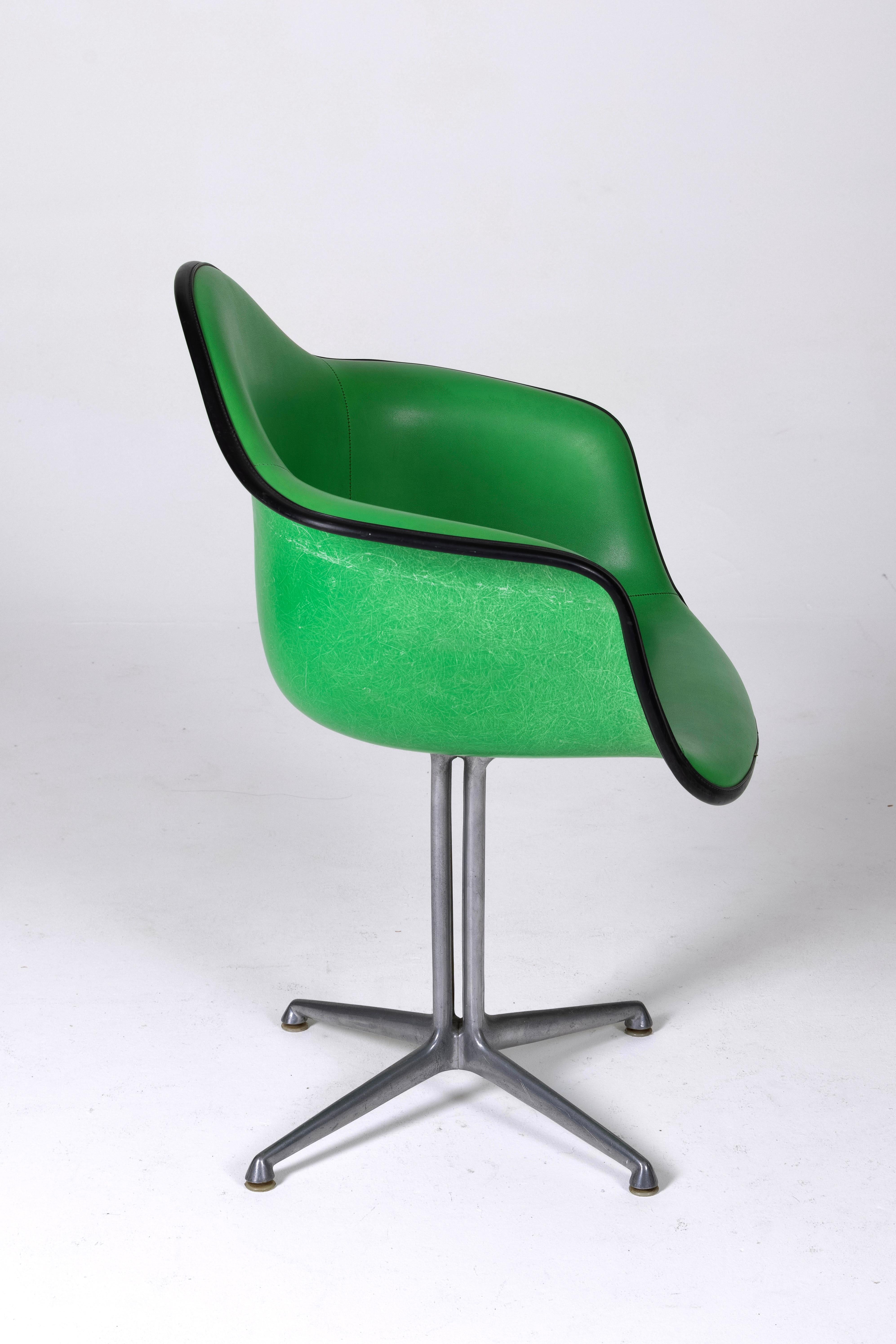 Charles and Ray Eames' Eames Plastic leather armchair. 3