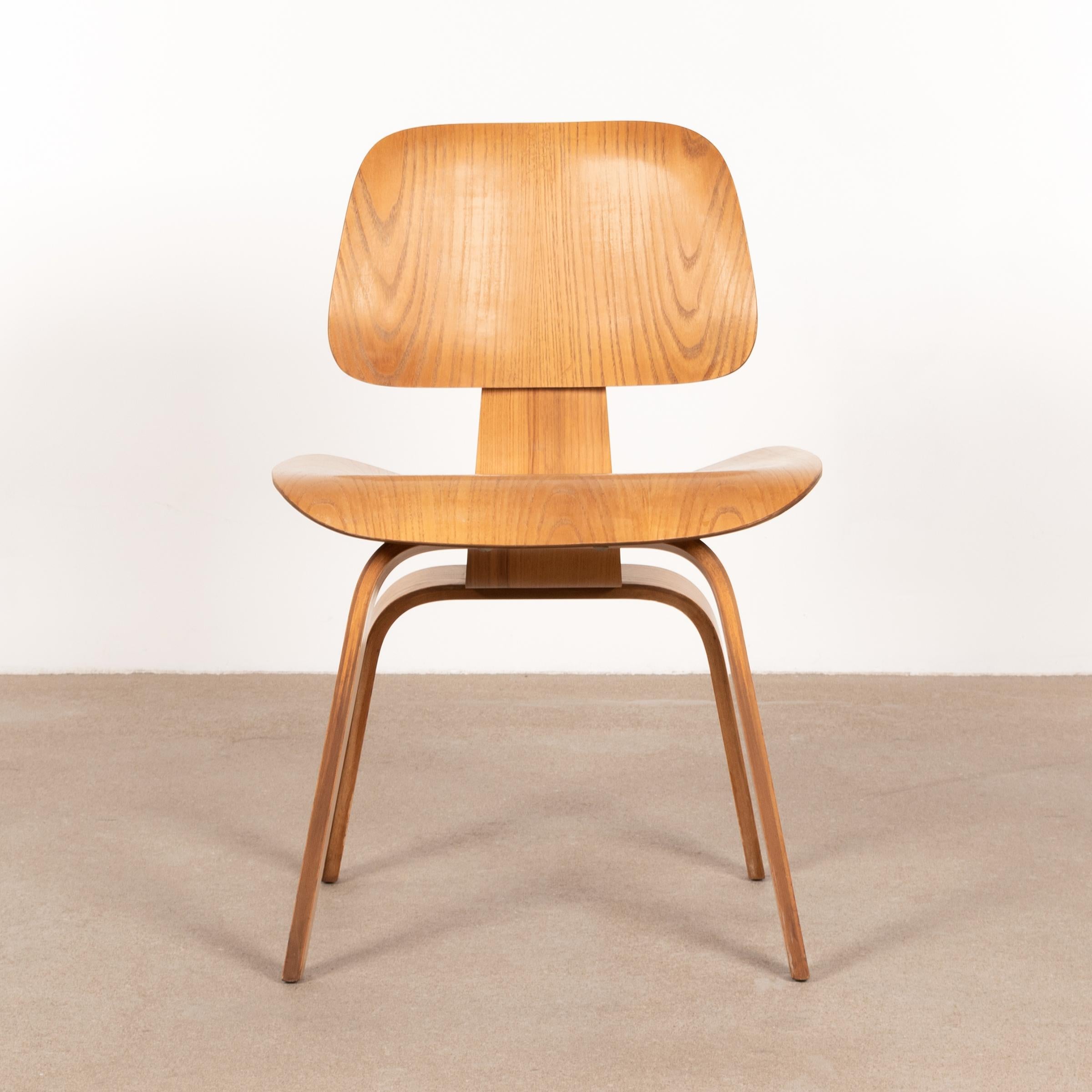 charles eames dining chair