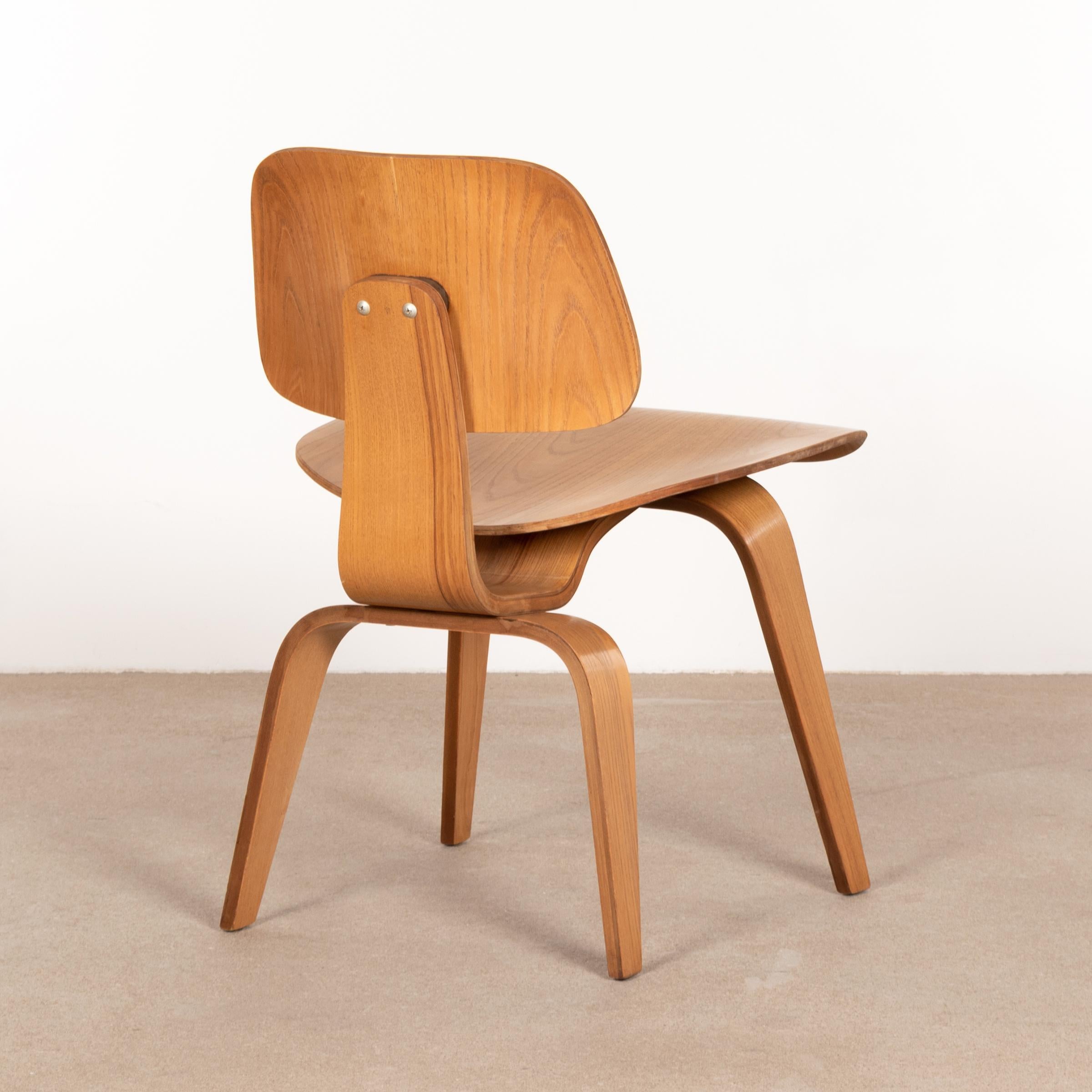 Mid-Century Modern Charles and Ray Eames Early DCW Ash Dining Chair for Herman Miller