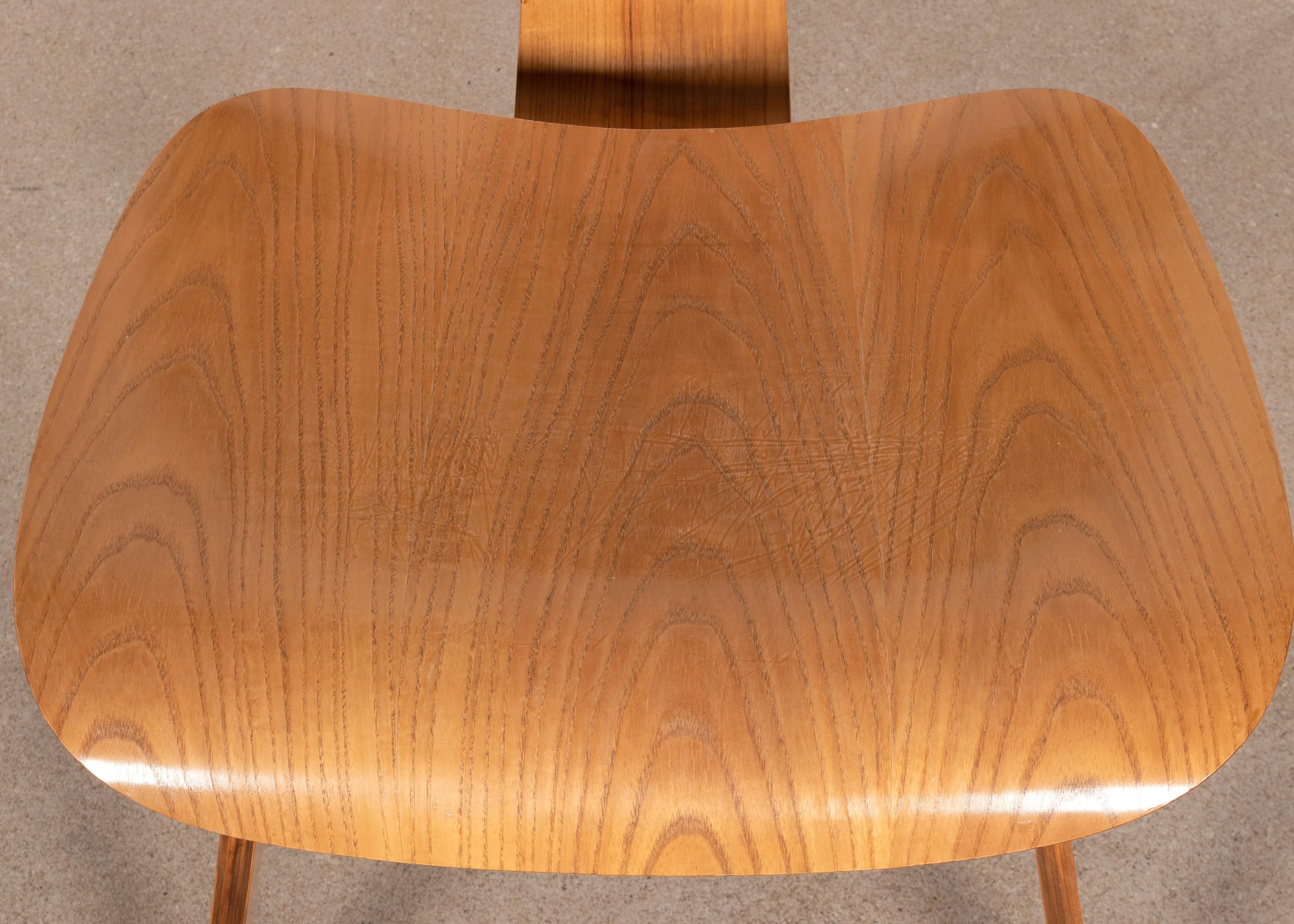 Charles and Ray Eames Early DCW Ash Dining Chair for Herman Miller In Good Condition In Amsterdam, NL