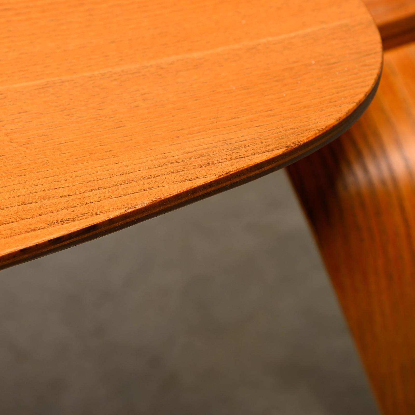 Charles and Ray Eames Early DCW Ash Plywood Dining Chair for Herman Miller (Chaise de salle à manger en contreplaqué de frêne pour Herman Miller) en vente 4