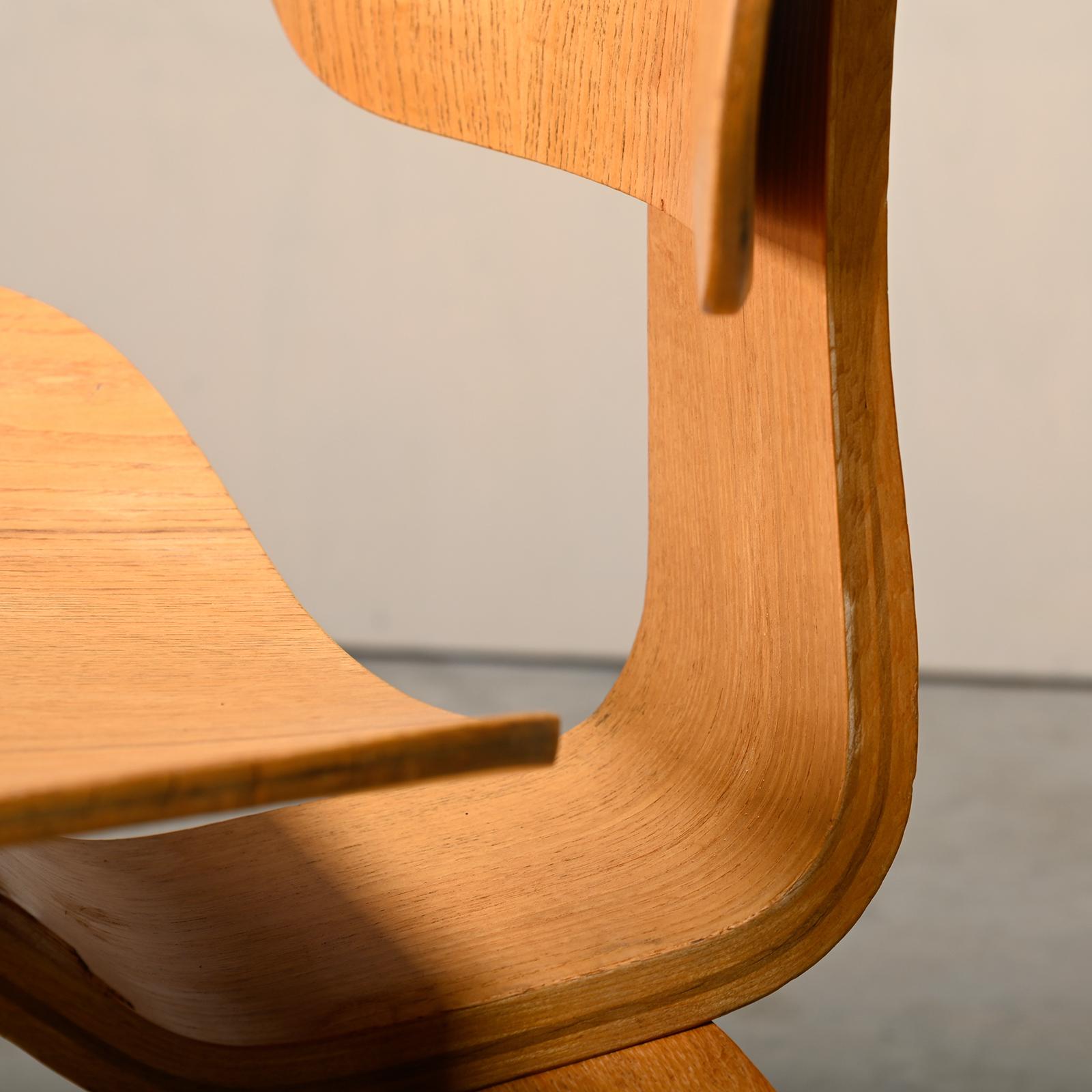 Silla de comedor Charles and Ray Eames Early DCW de madera contrachapada de fresno para Herman Miller en venta 7