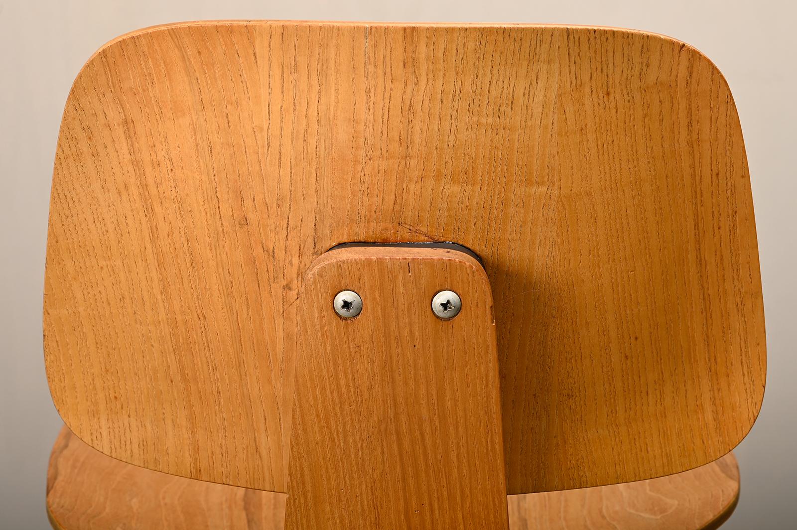 Silla de comedor Charles and Ray Eames Early DCW de madera contrachapada de fresno para Herman Miller en venta 8